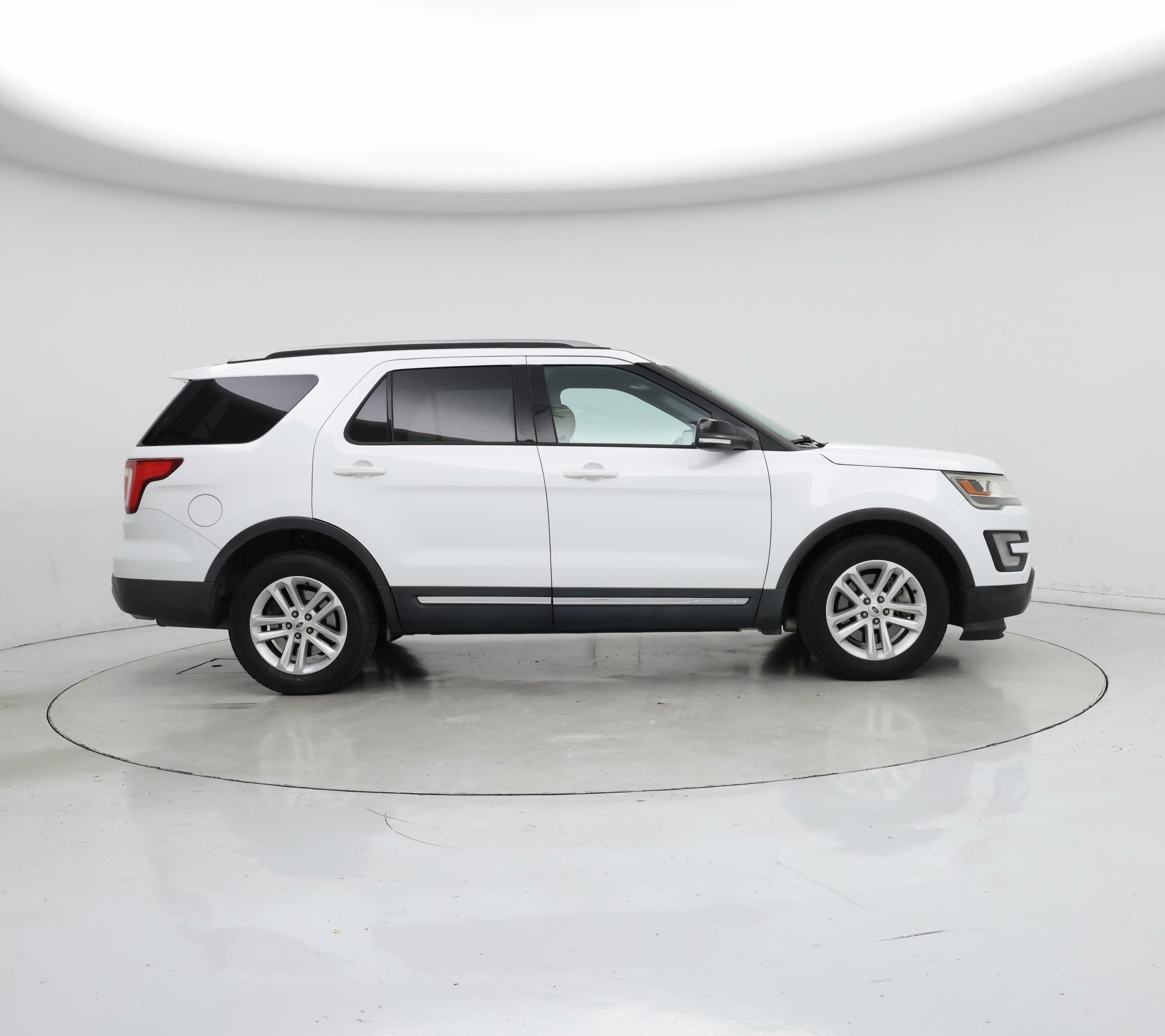 Thumbnail: 2017 Ford Explorer - 7