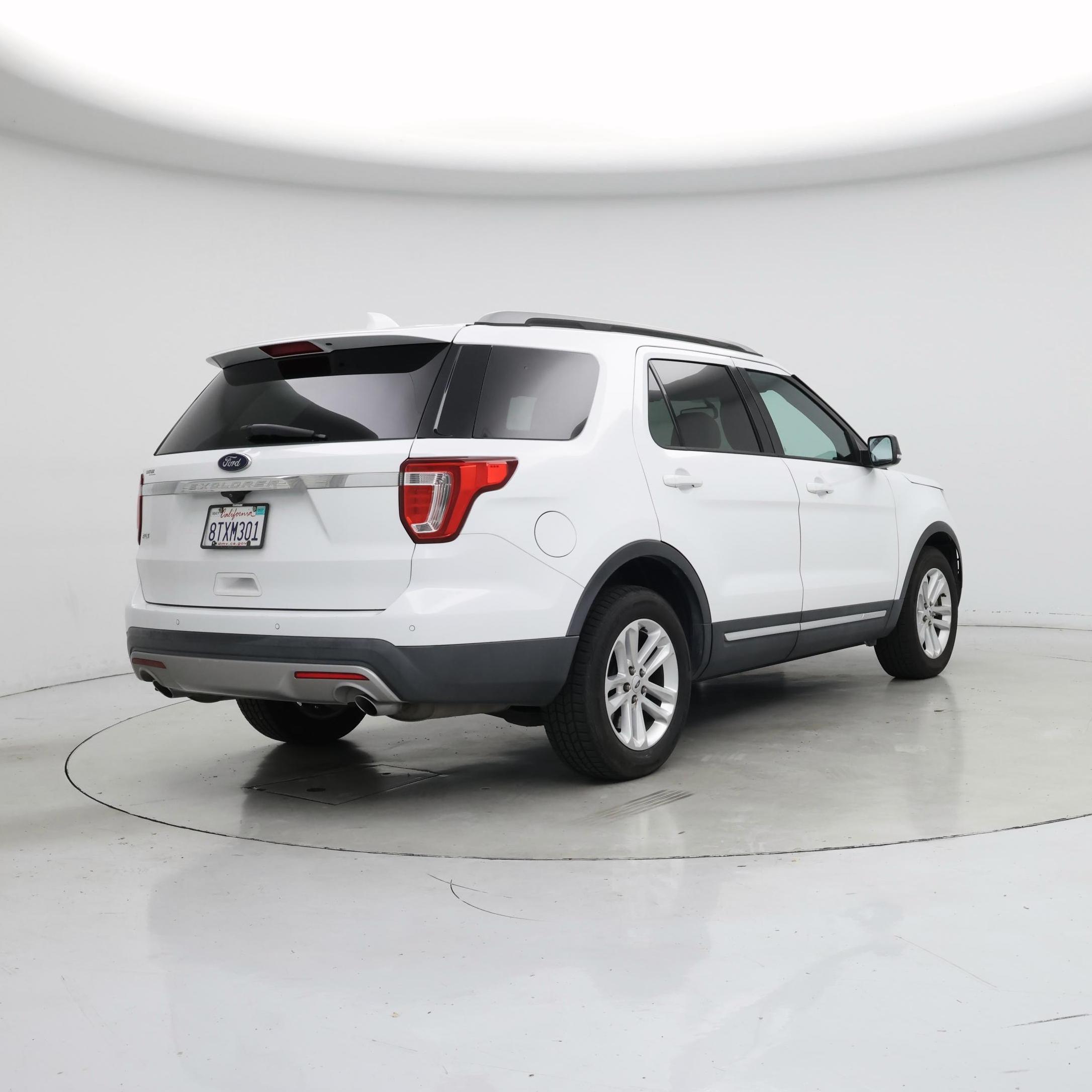 Thumbnail: 2017 Ford Explorer - 8