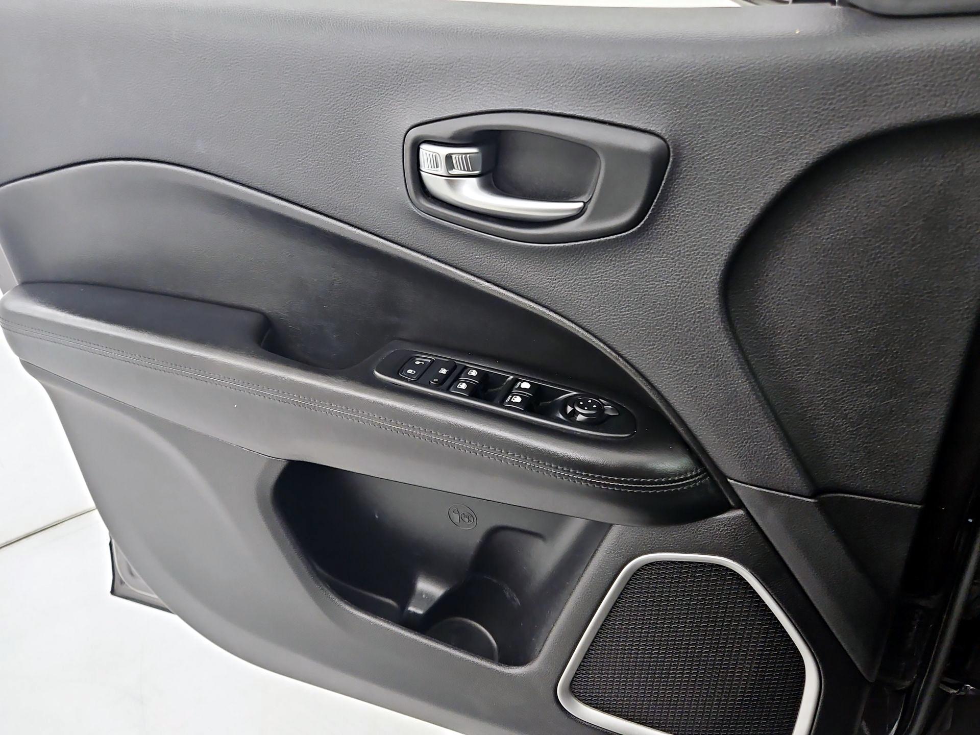 Thumbnail: 2019 Jeep Compass - 12