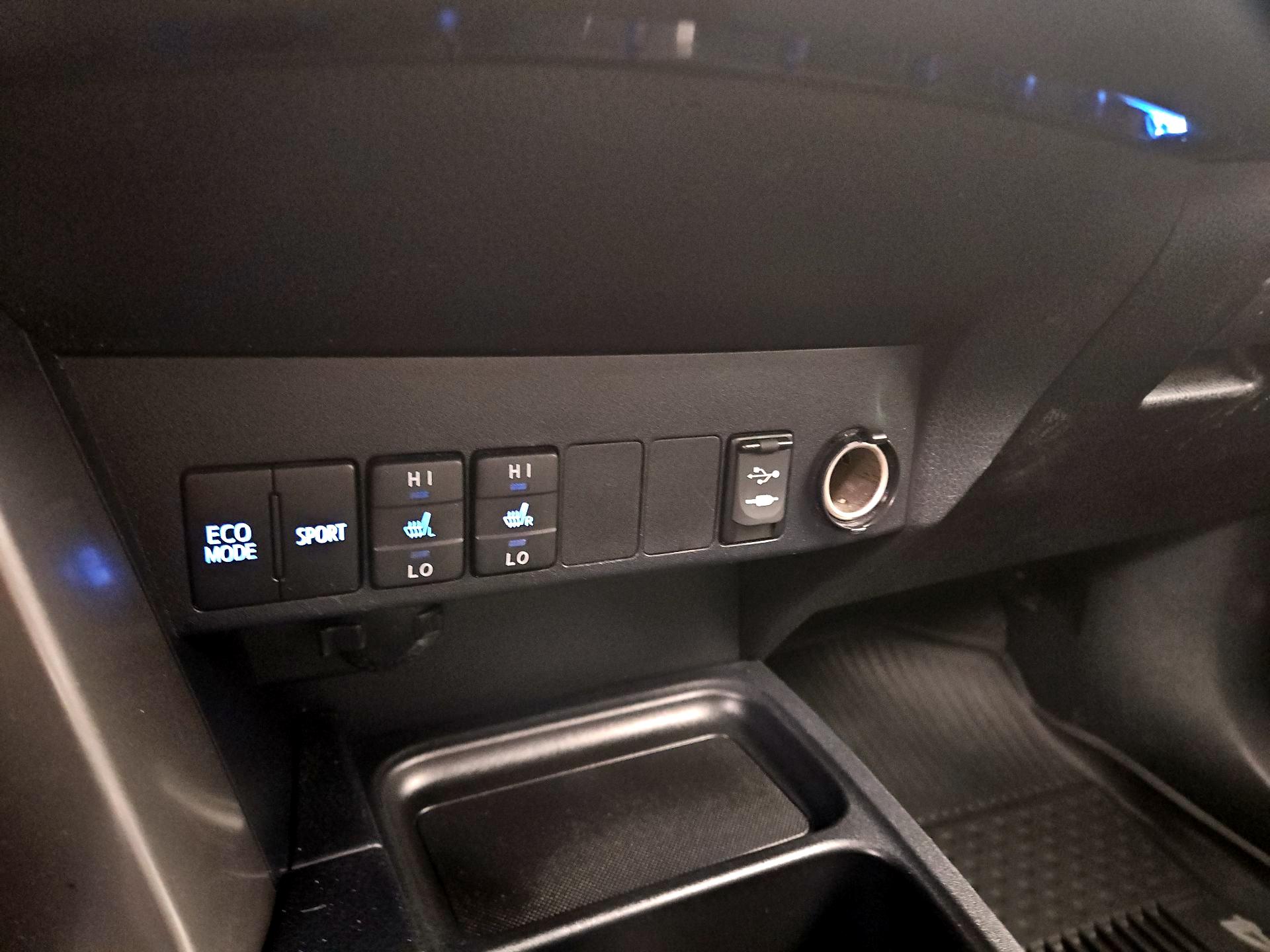 Thumbnail: 2018 Toyota RAV4 - 18