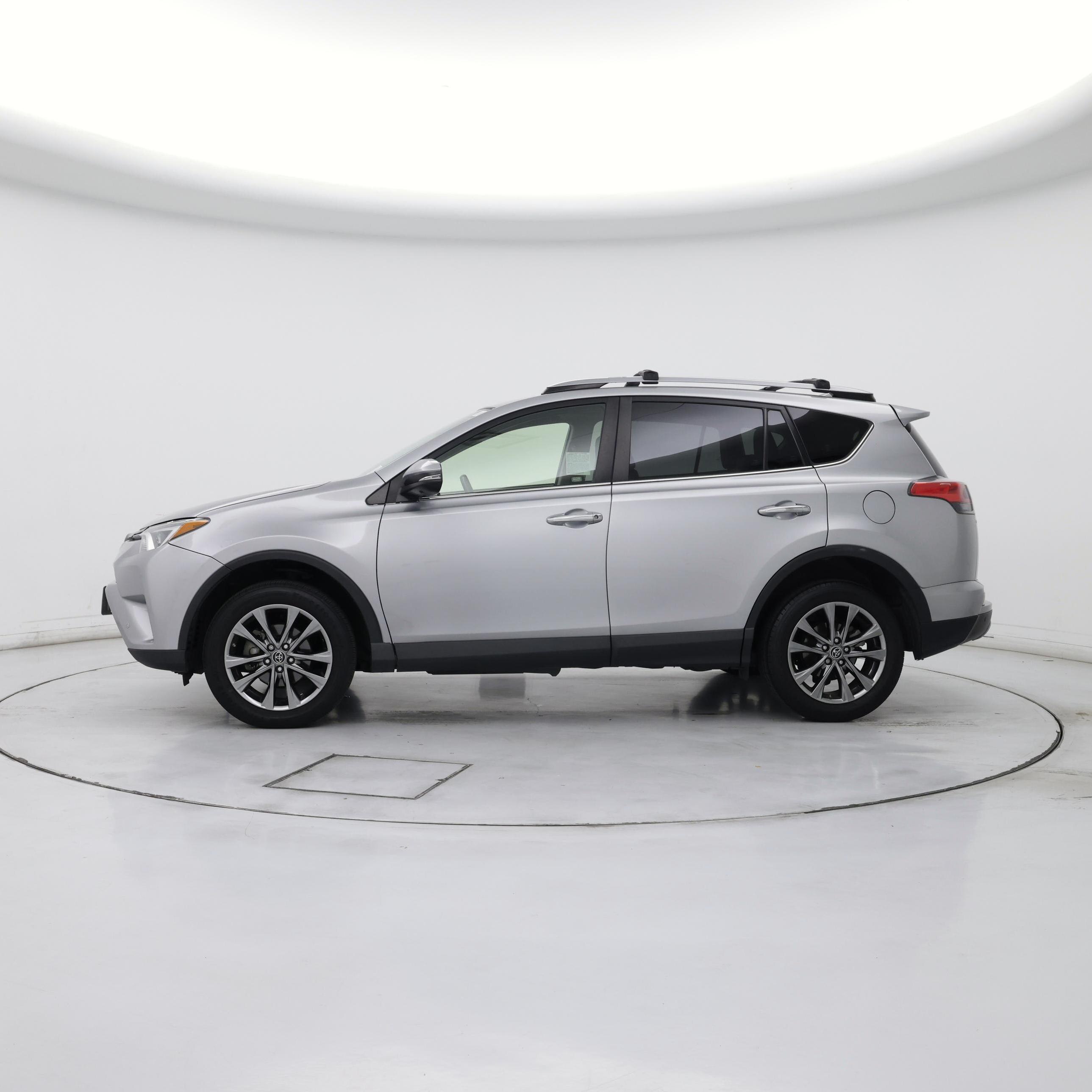 Thumbnail: 2018 Toyota RAV4 - 3