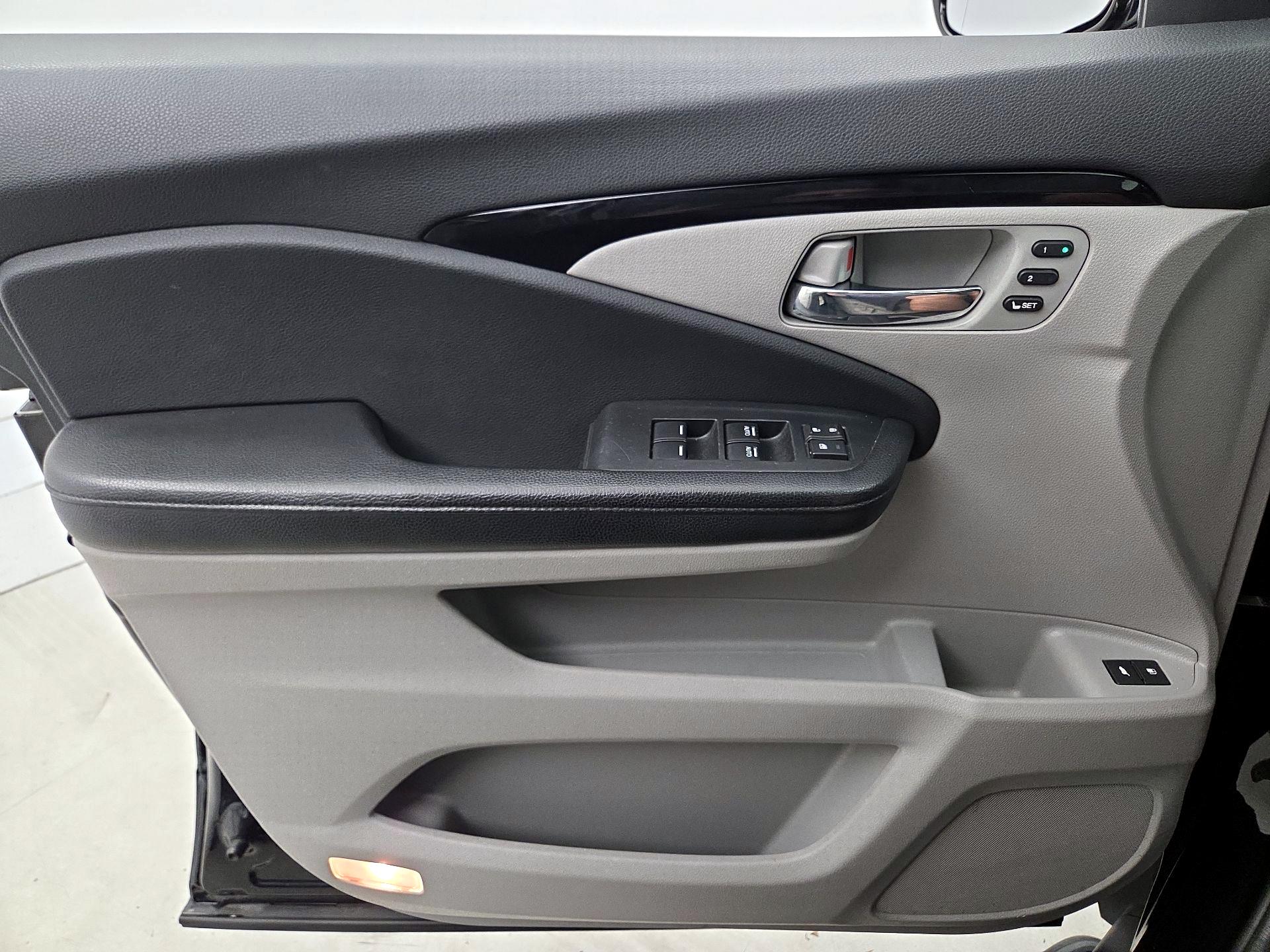 Thumbnail: 2016 Honda Pilot - 12