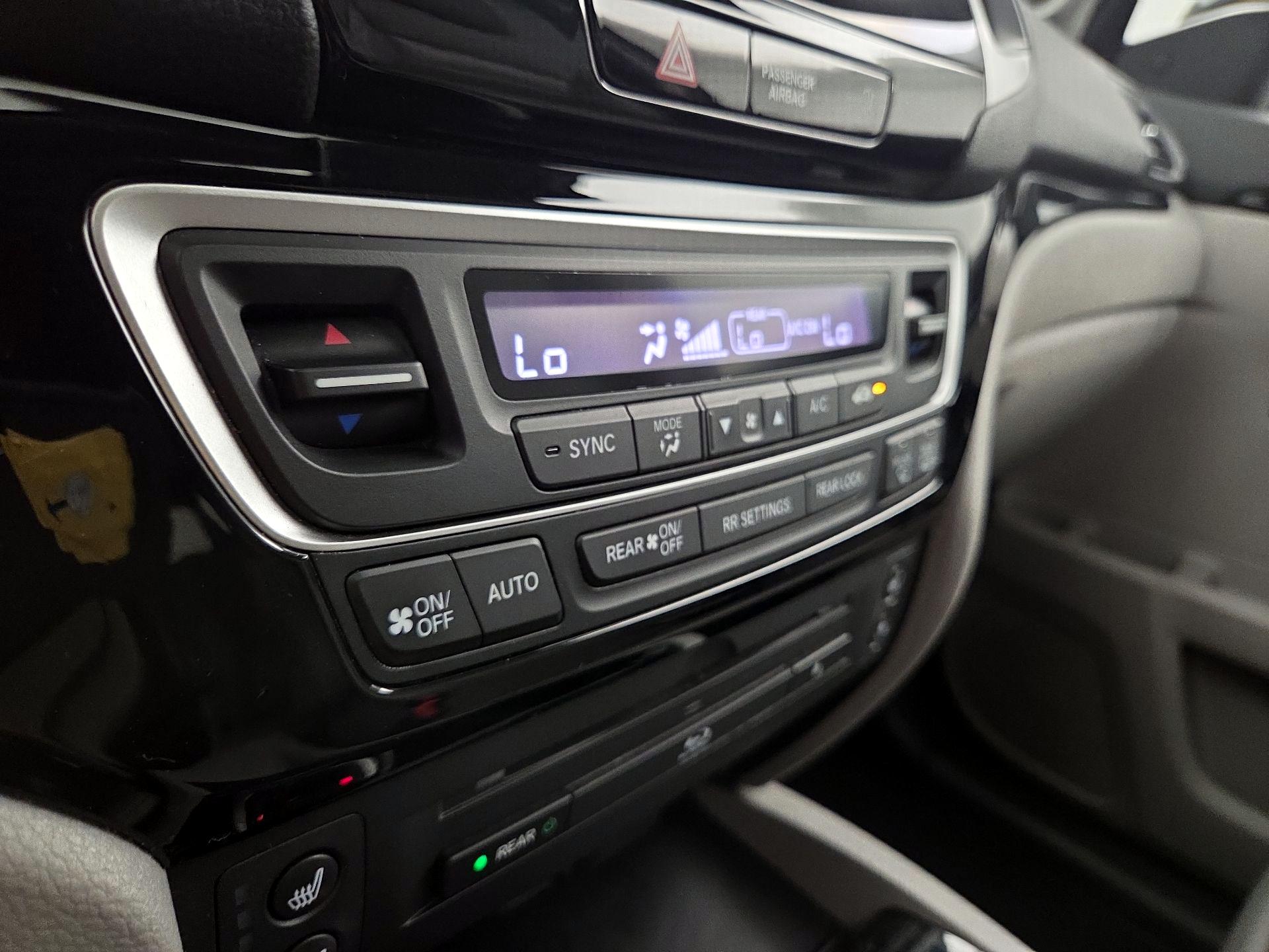 Thumbnail: 2016 Honda Pilot - 16