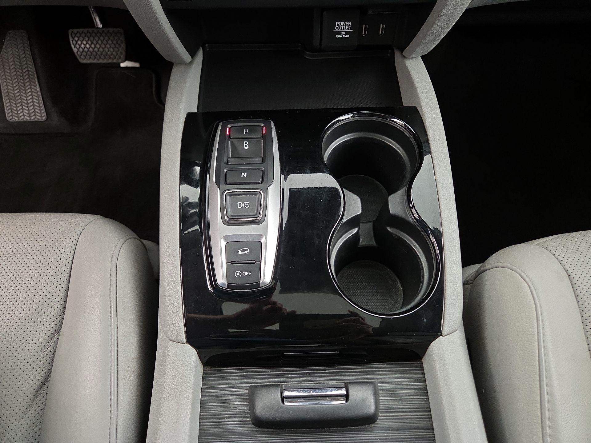 Thumbnail: 2016 Honda Pilot - 17