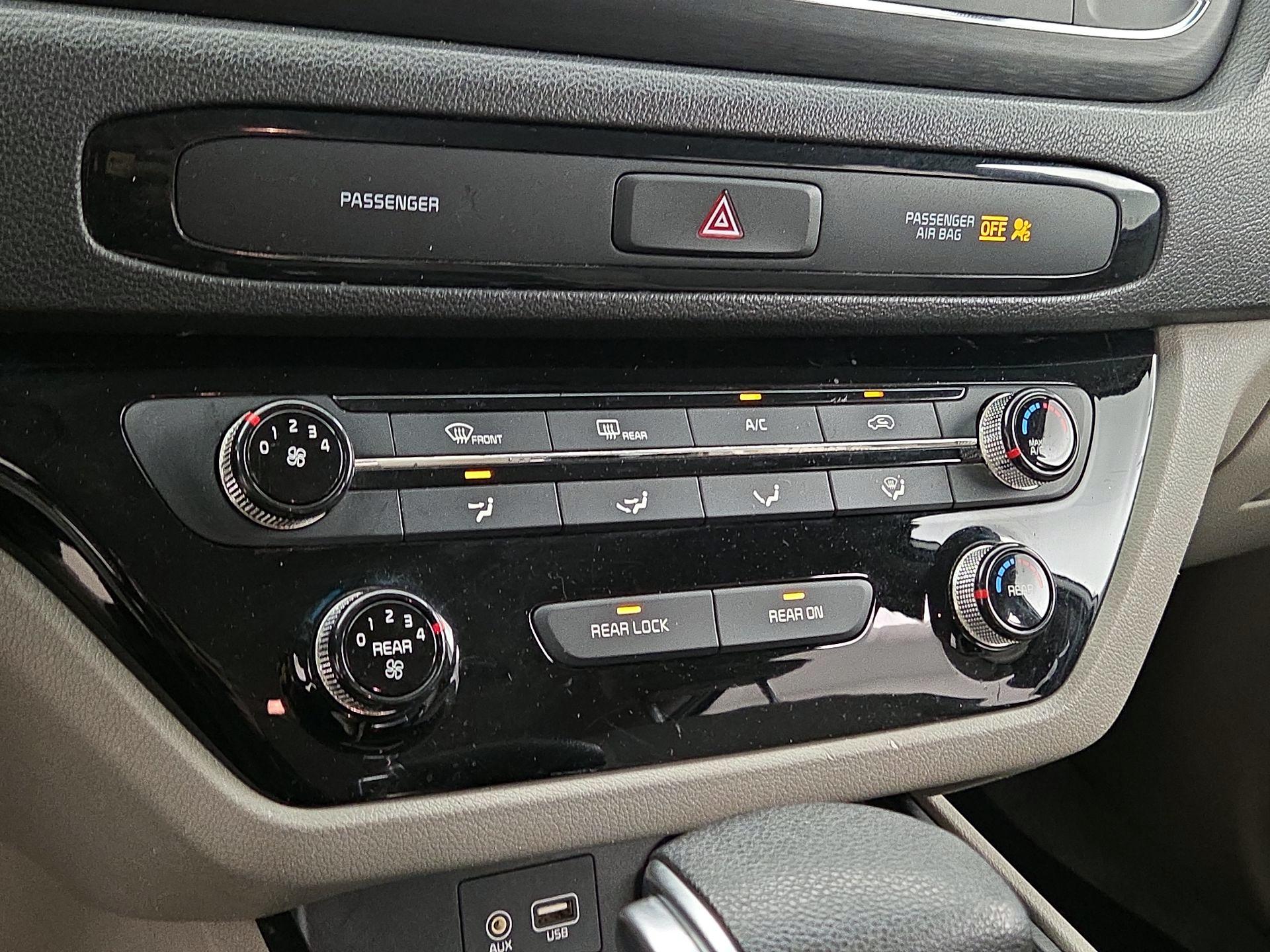 Thumbnail: 2019 Kia Sedona - 16
