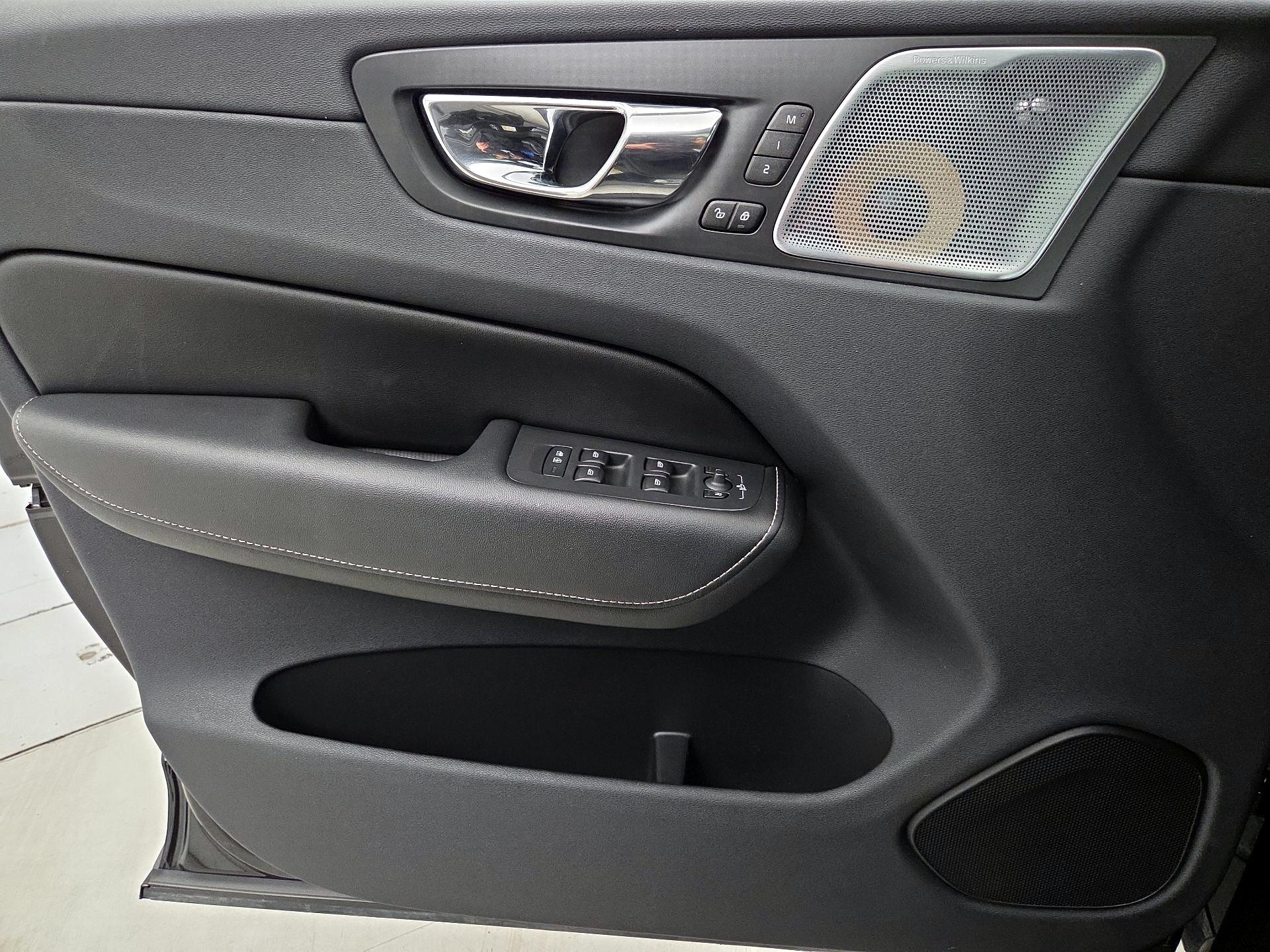 Thumbnail: 2019 Volvo XC60 - 12