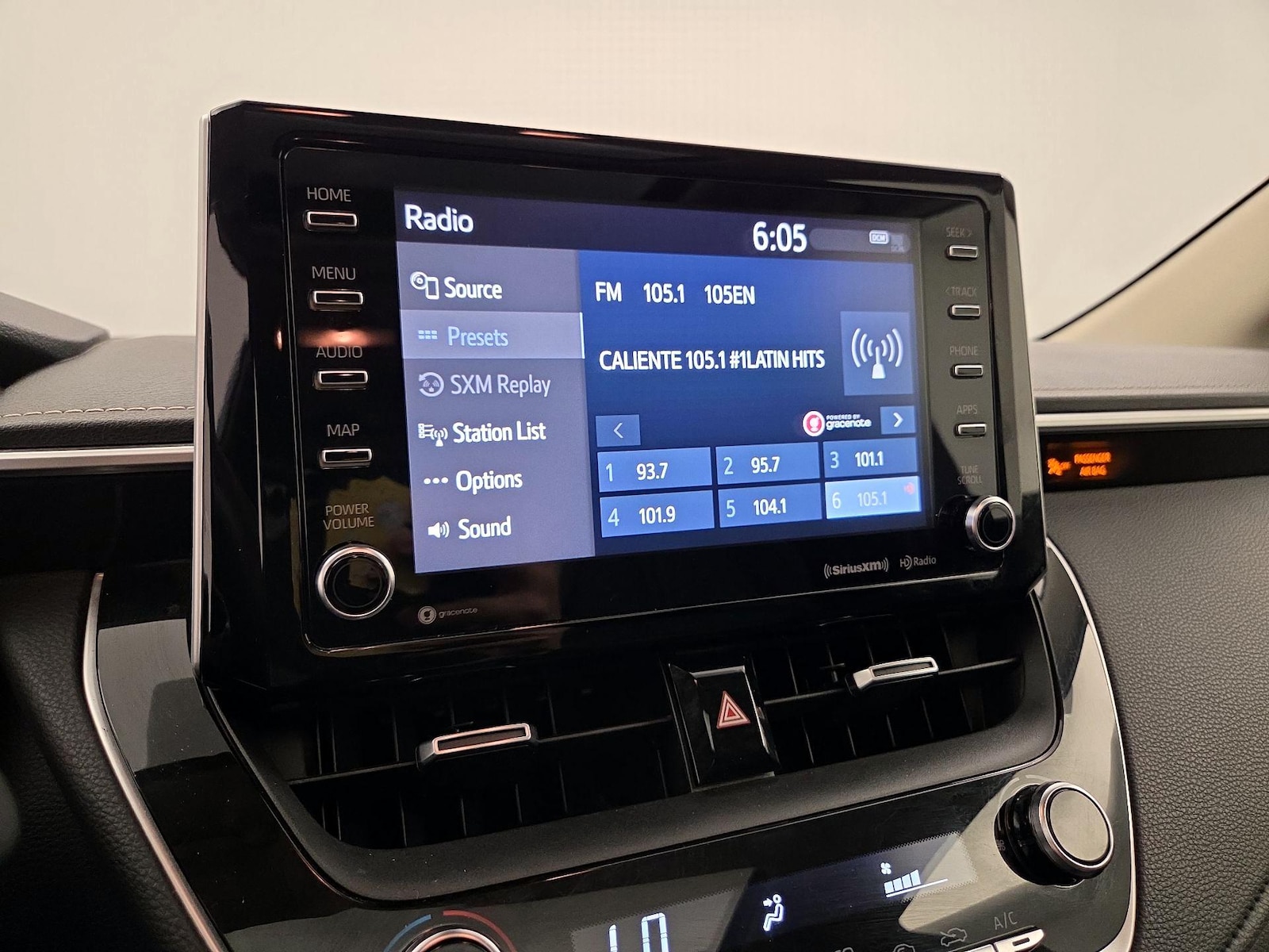 2020 Toyota Corolla XLE - Photo 16