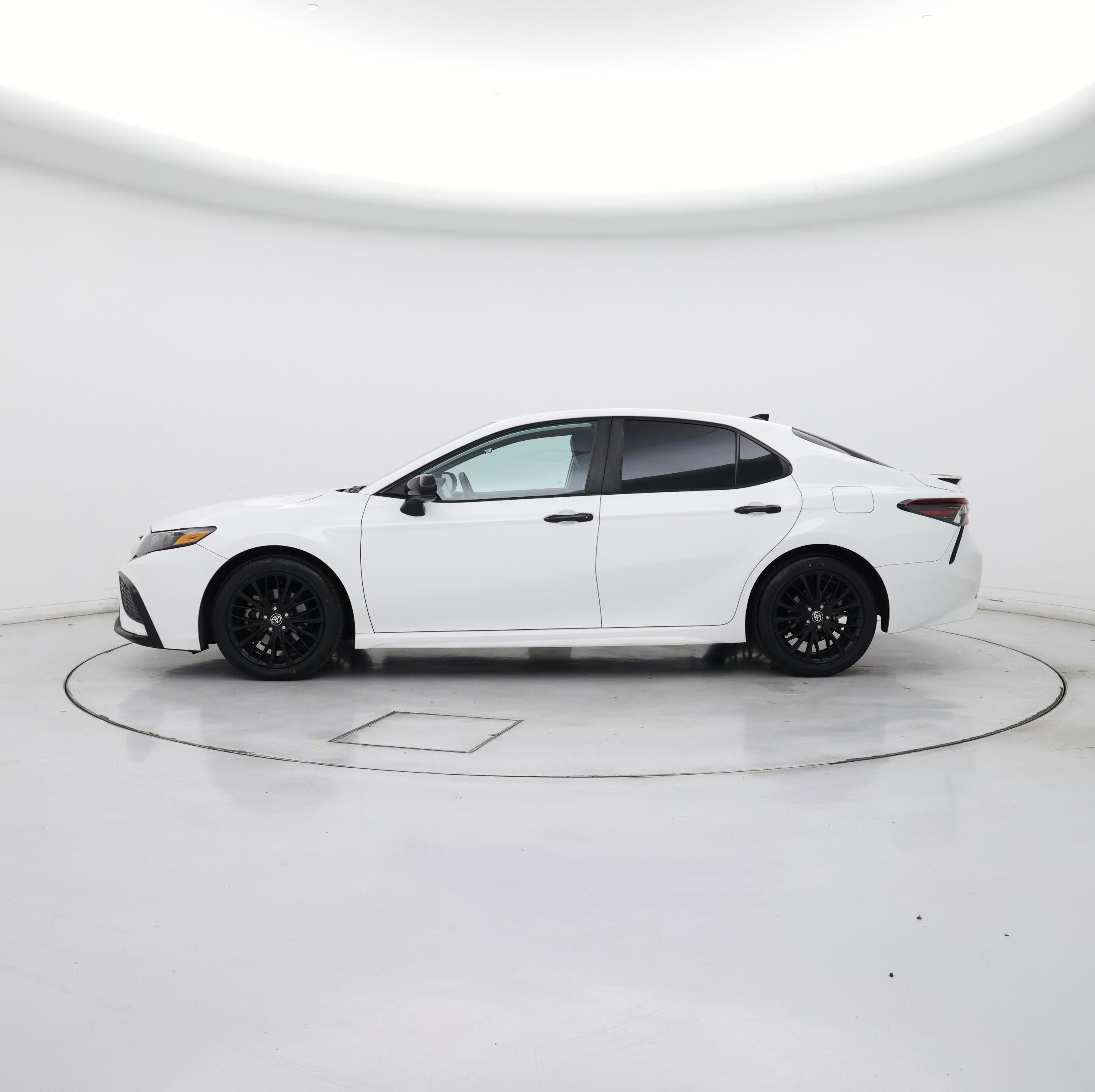 Thumbnail: 2021 Toyota Camry - 3