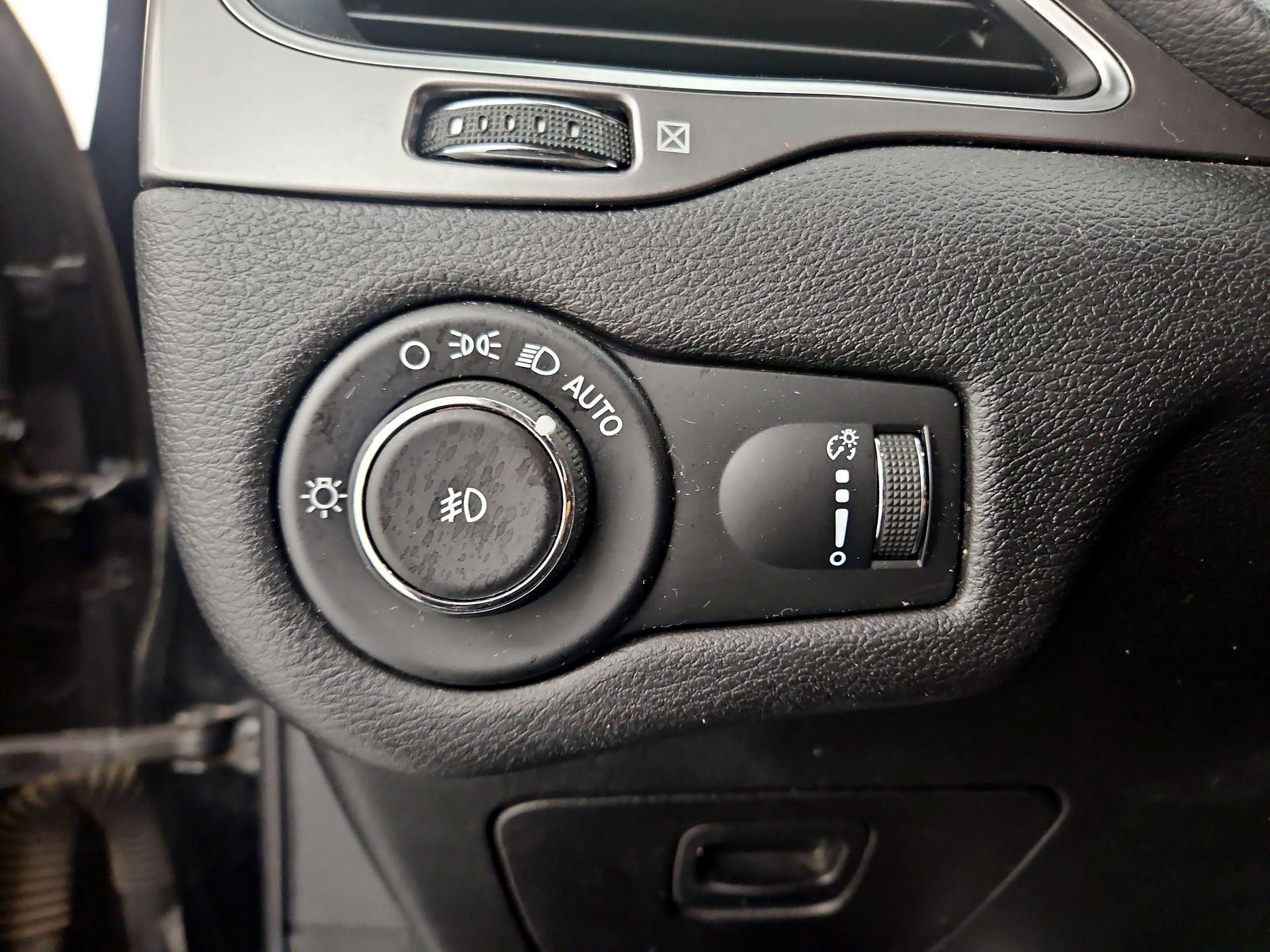 Thumbnail: 2019 Jeep Cherokee - 13