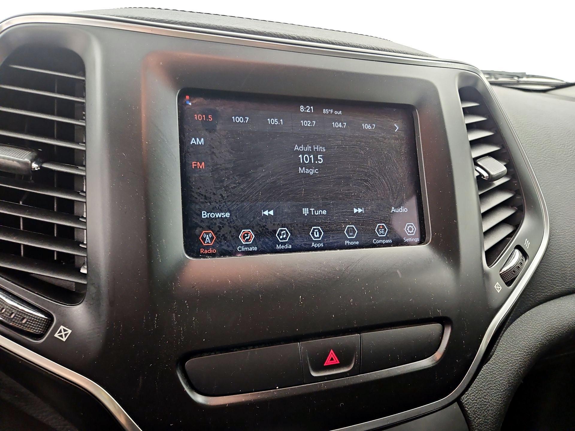 Thumbnail: 2019 Jeep Cherokee - 15