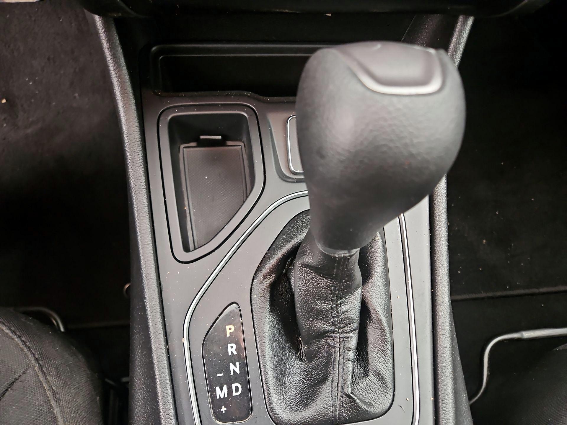 Thumbnail: 2019 Jeep Cherokee - 17