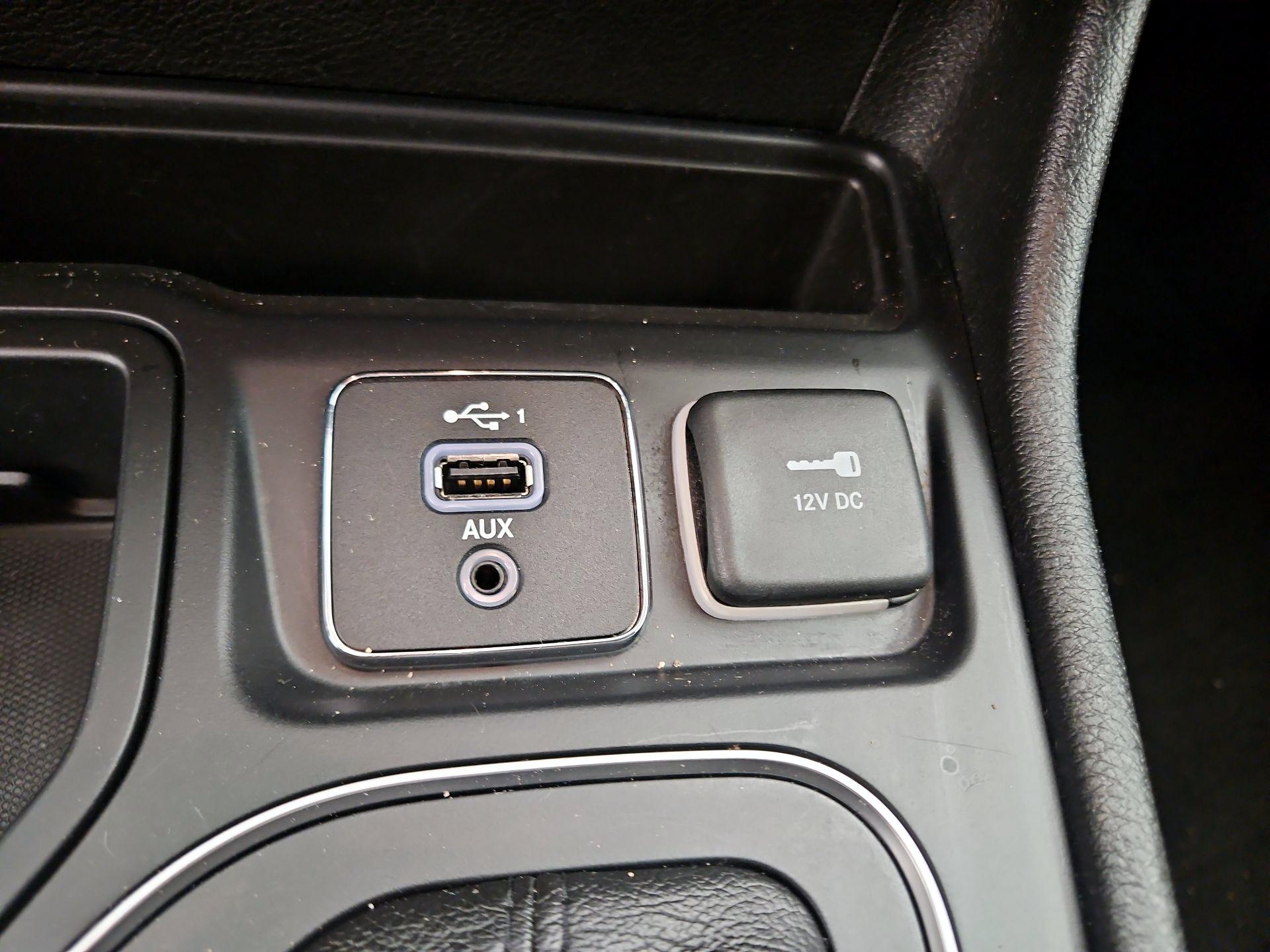 Thumbnail: 2019 Jeep Cherokee - 18