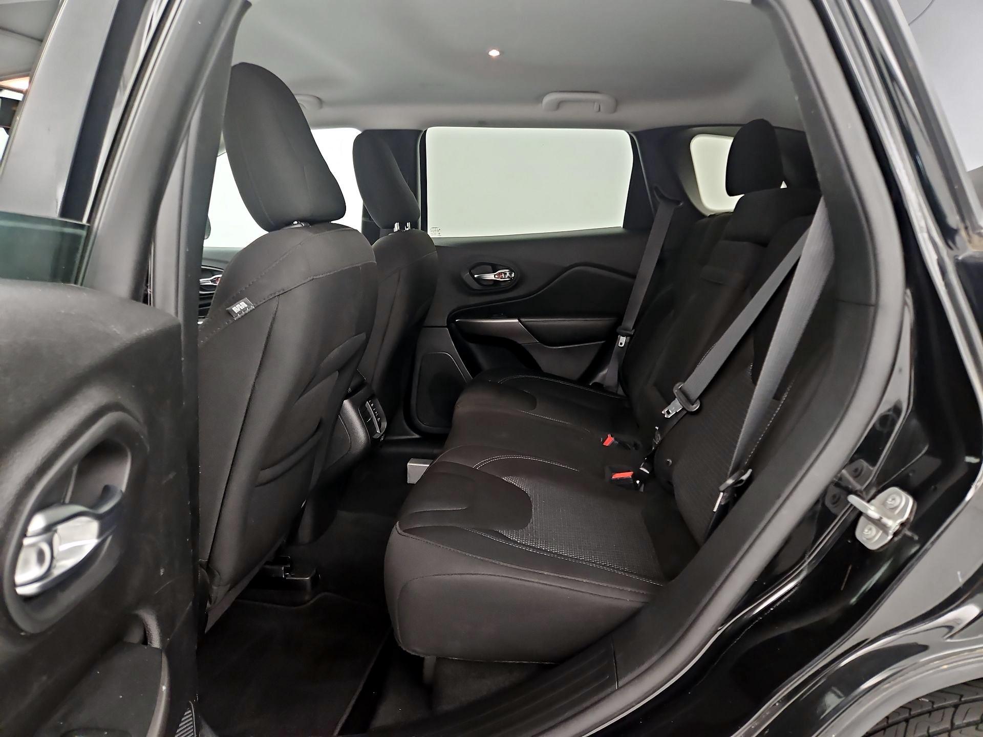 Thumbnail: 2019 Jeep Cherokee - 19