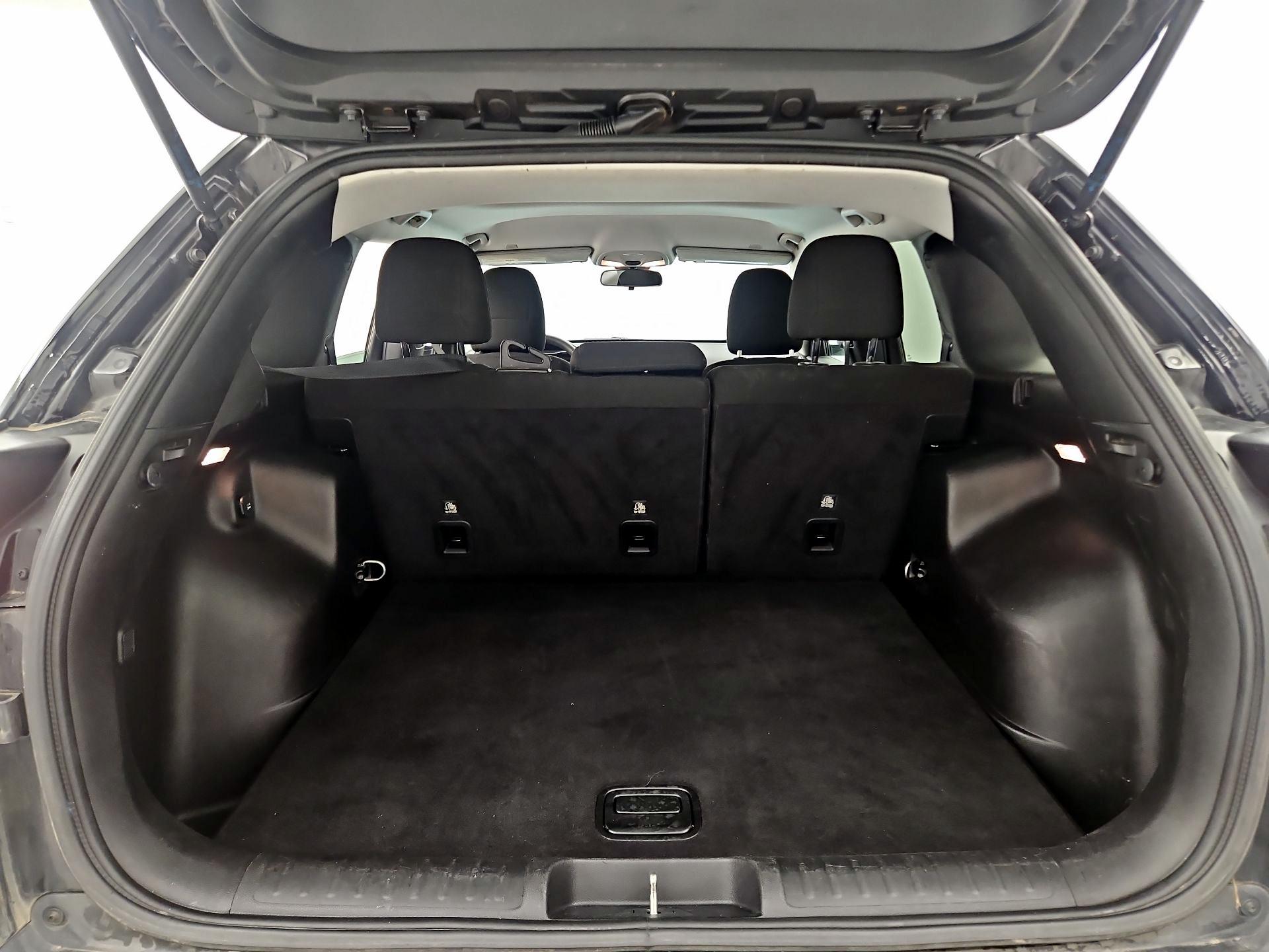 Thumbnail: 2019 Jeep Cherokee - 20
