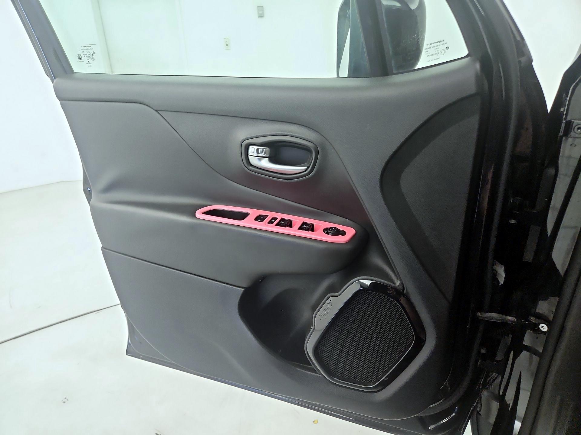 Thumbnail: 2016 Jeep Renegade - 12