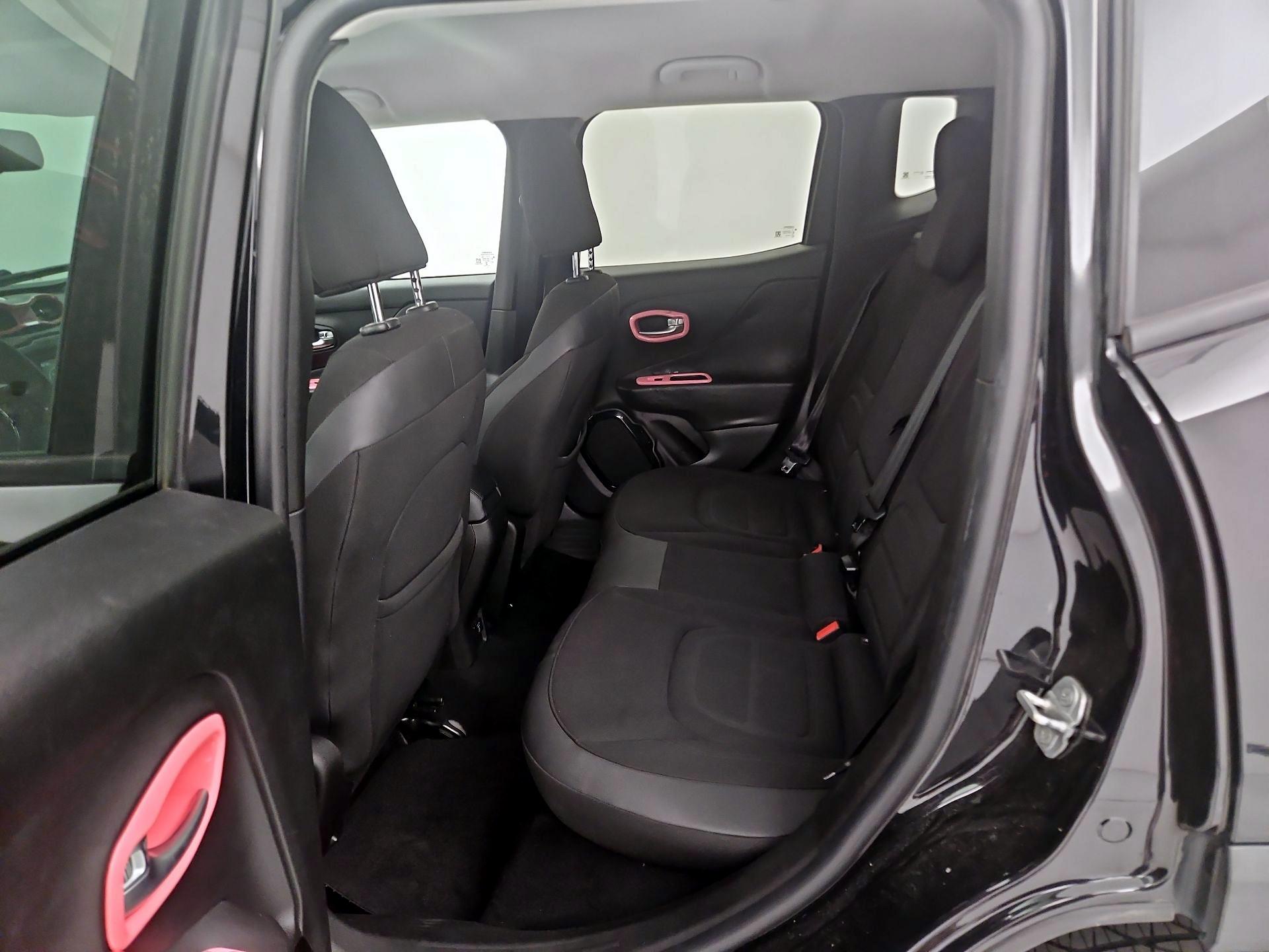 Thumbnail: 2016 Jeep Renegade - 20