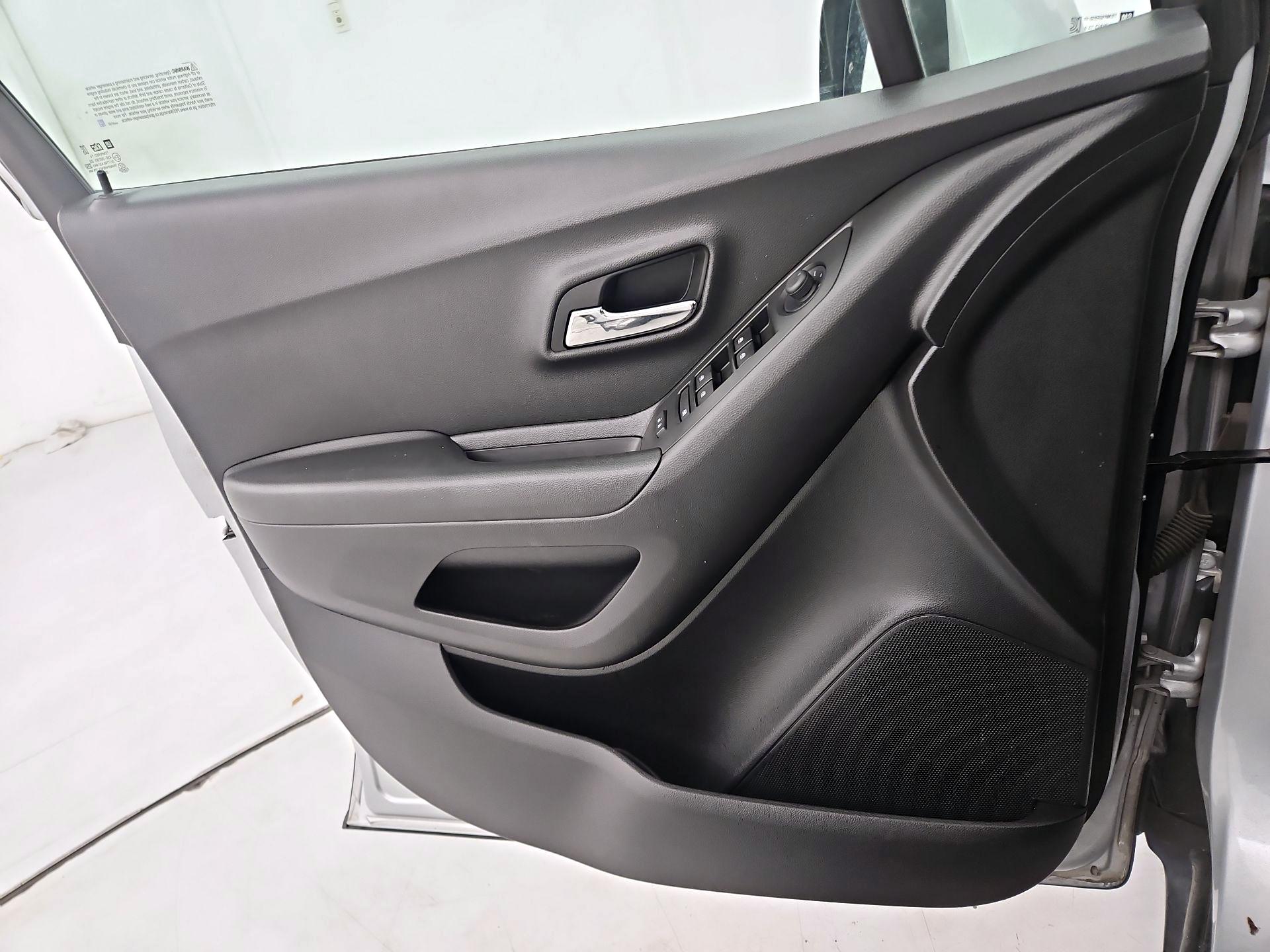 Thumbnail: 2022 Chevrolet Trax - 12