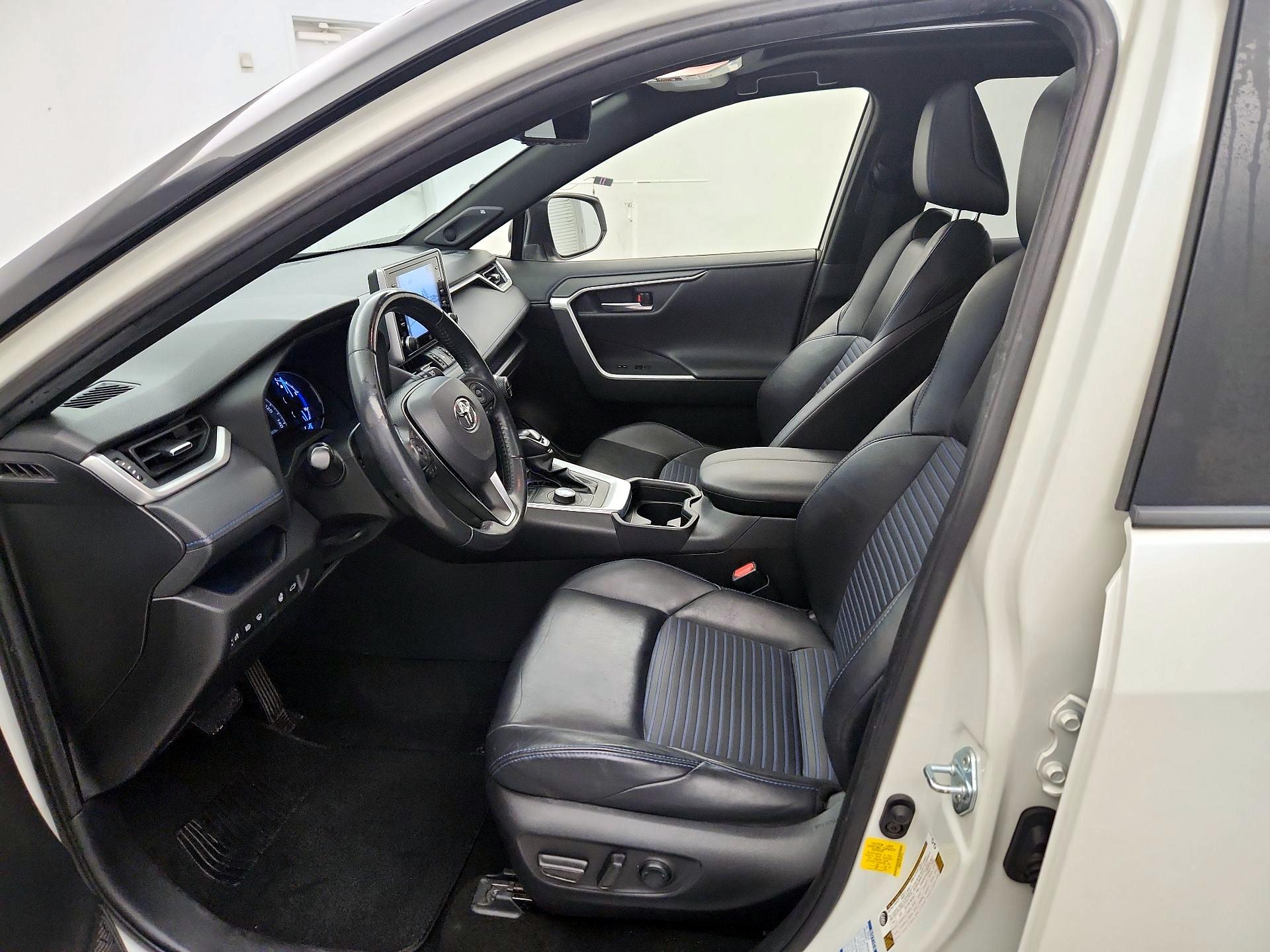Thumbnail: 2019 Toyota RAV4 - 11