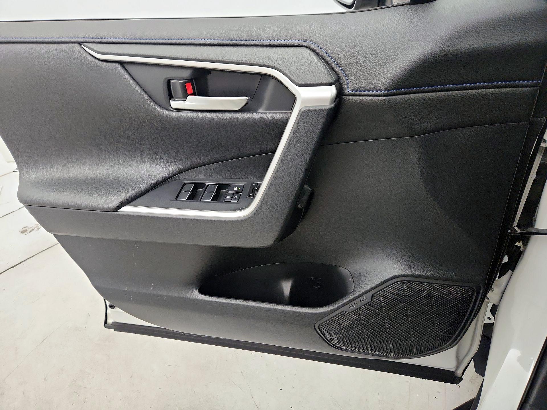 Thumbnail: 2019 Toyota RAV4 - 12