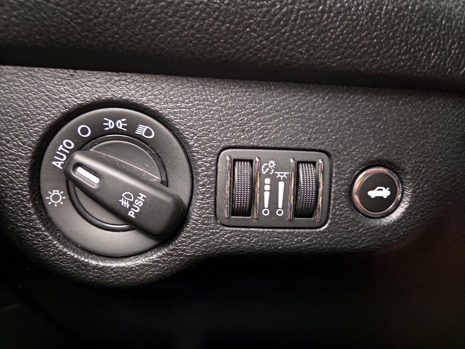 2018 Dodge Challenger SXT Plus - Photo 14