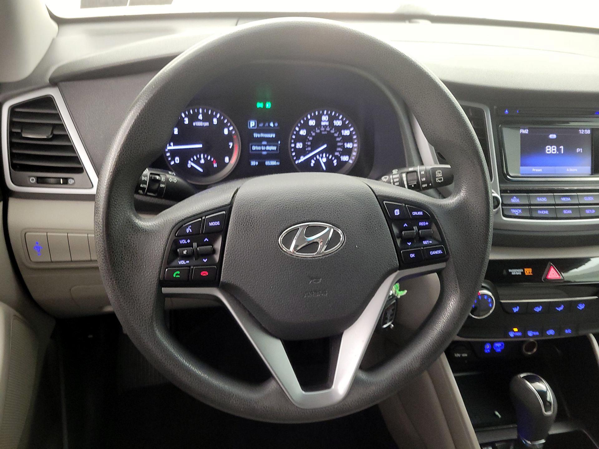 Thumbnail: 2016 Hyundai Tucson - 10