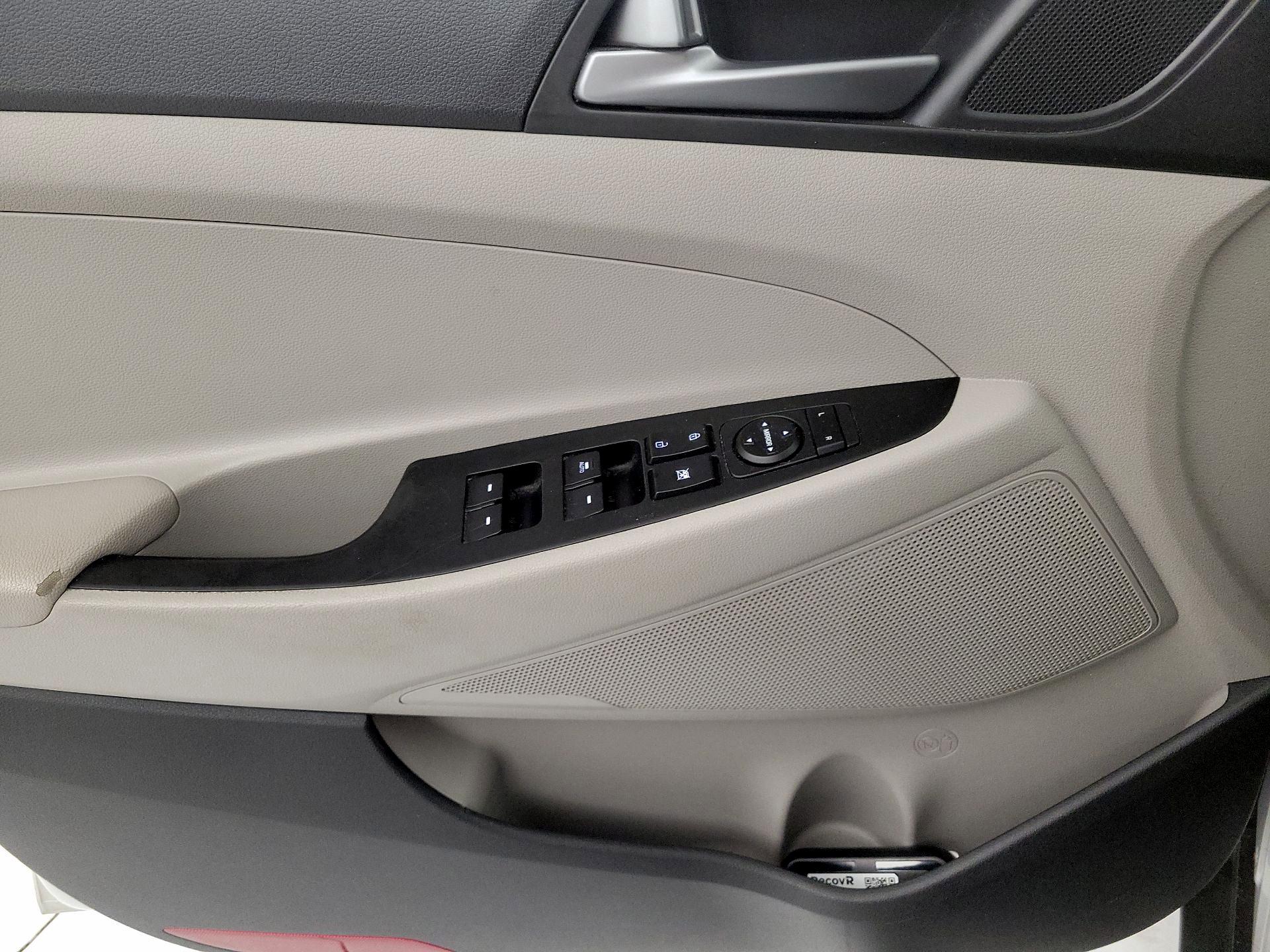 Thumbnail: 2016 Hyundai Tucson - 12