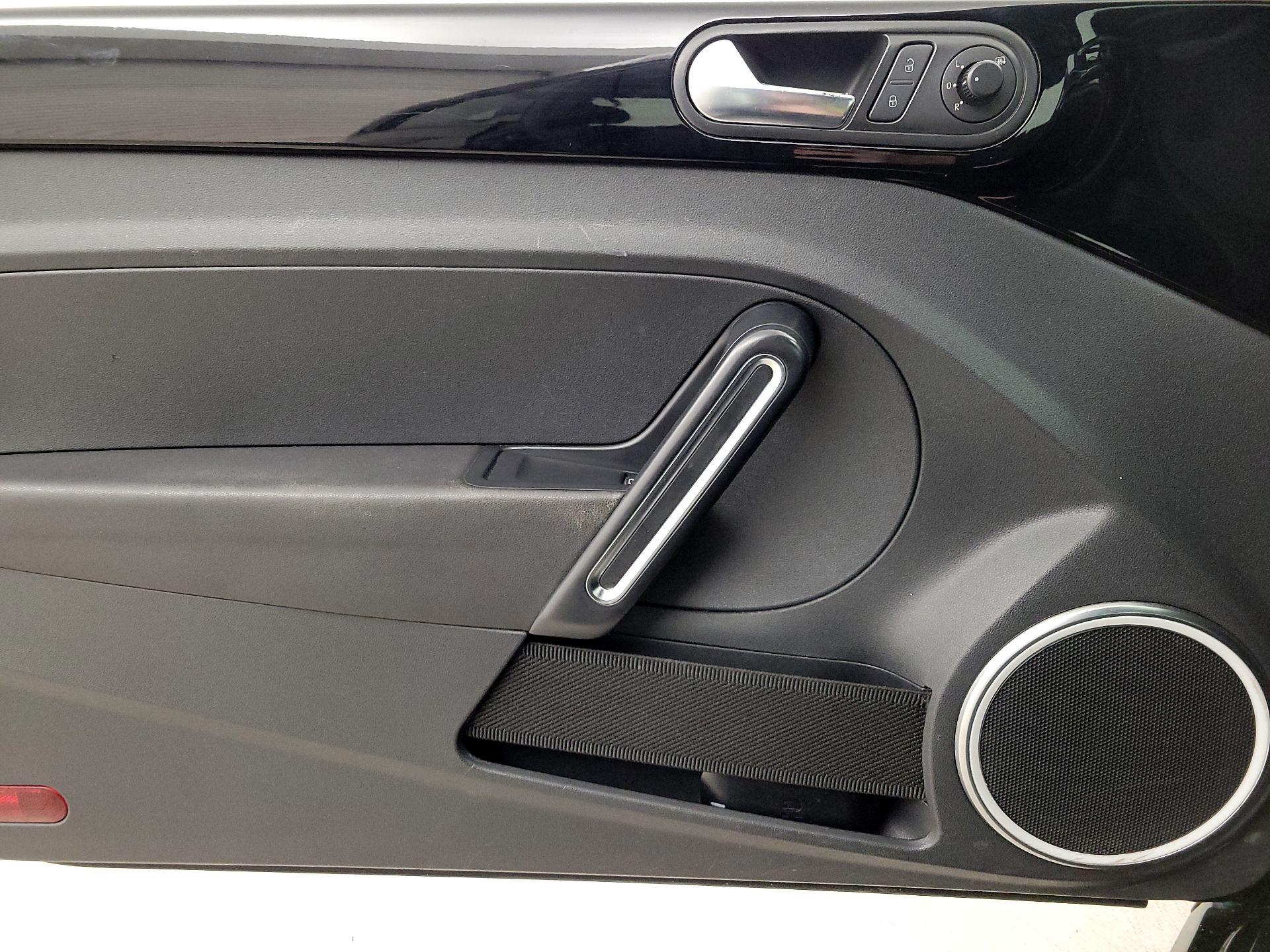 Thumbnail: 2014 Volkswagen Beetle - 12