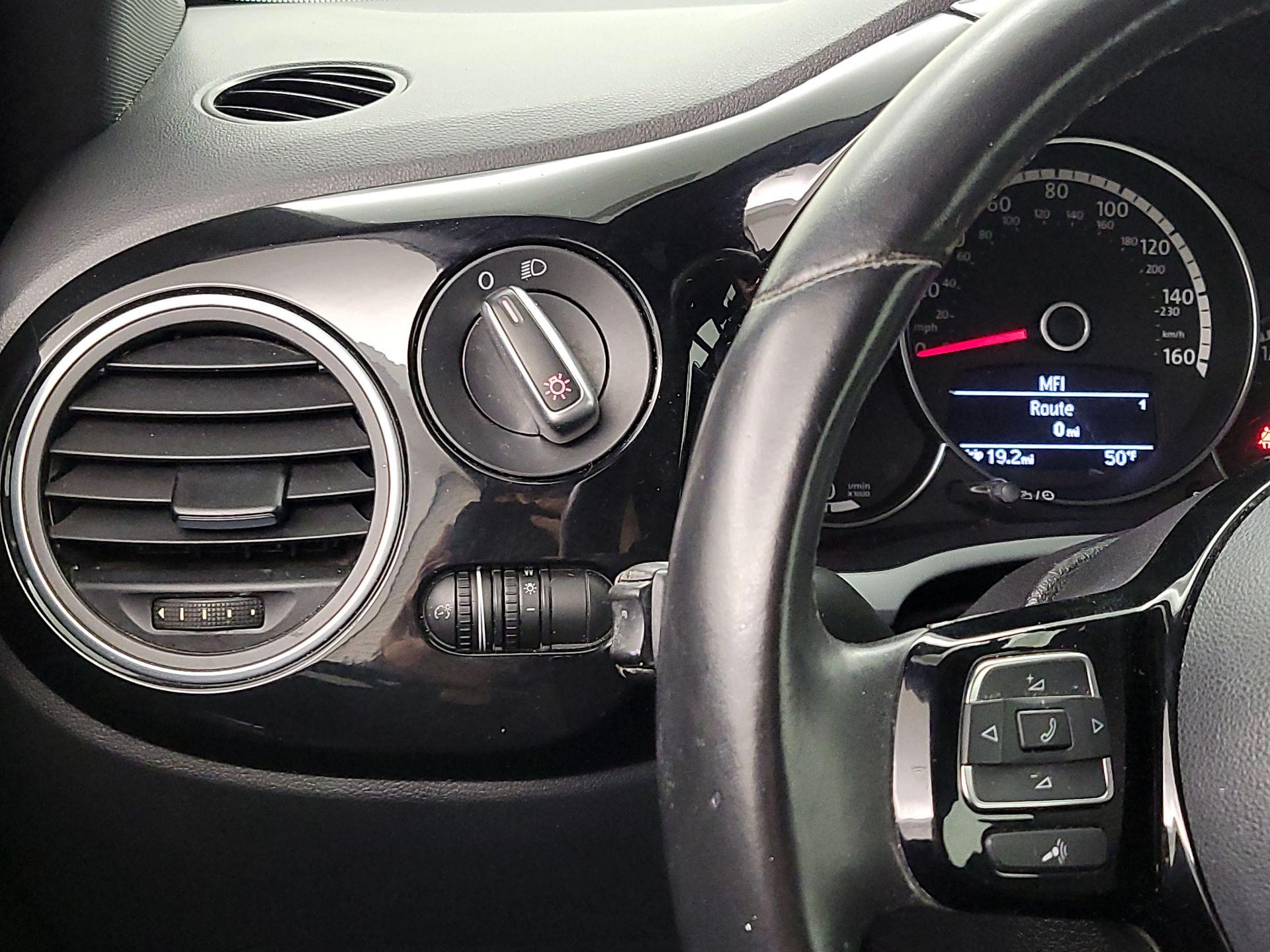 Thumbnail: 2014 Volkswagen Beetle - 13