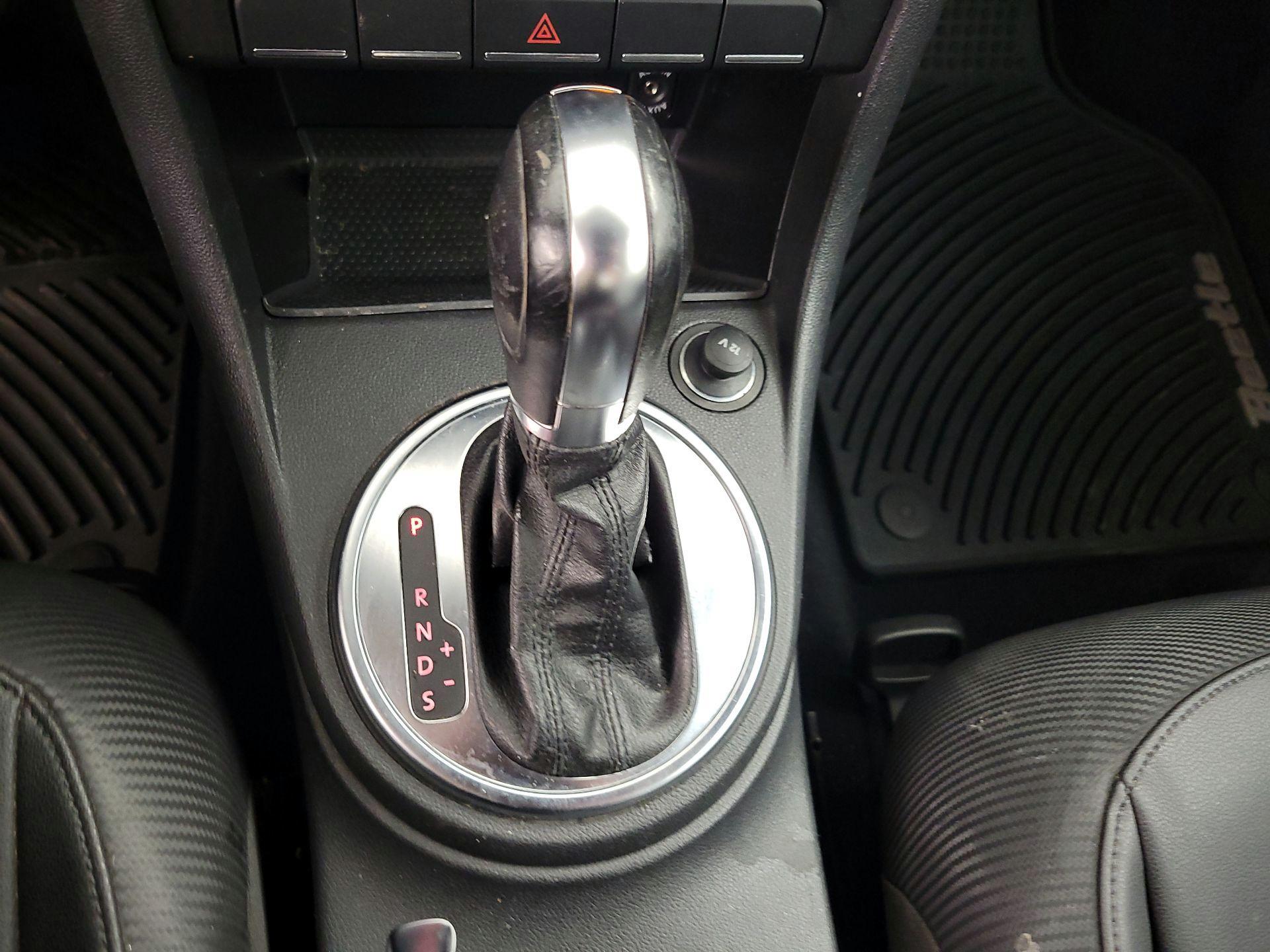 Thumbnail: 2014 Volkswagen Beetle - 16