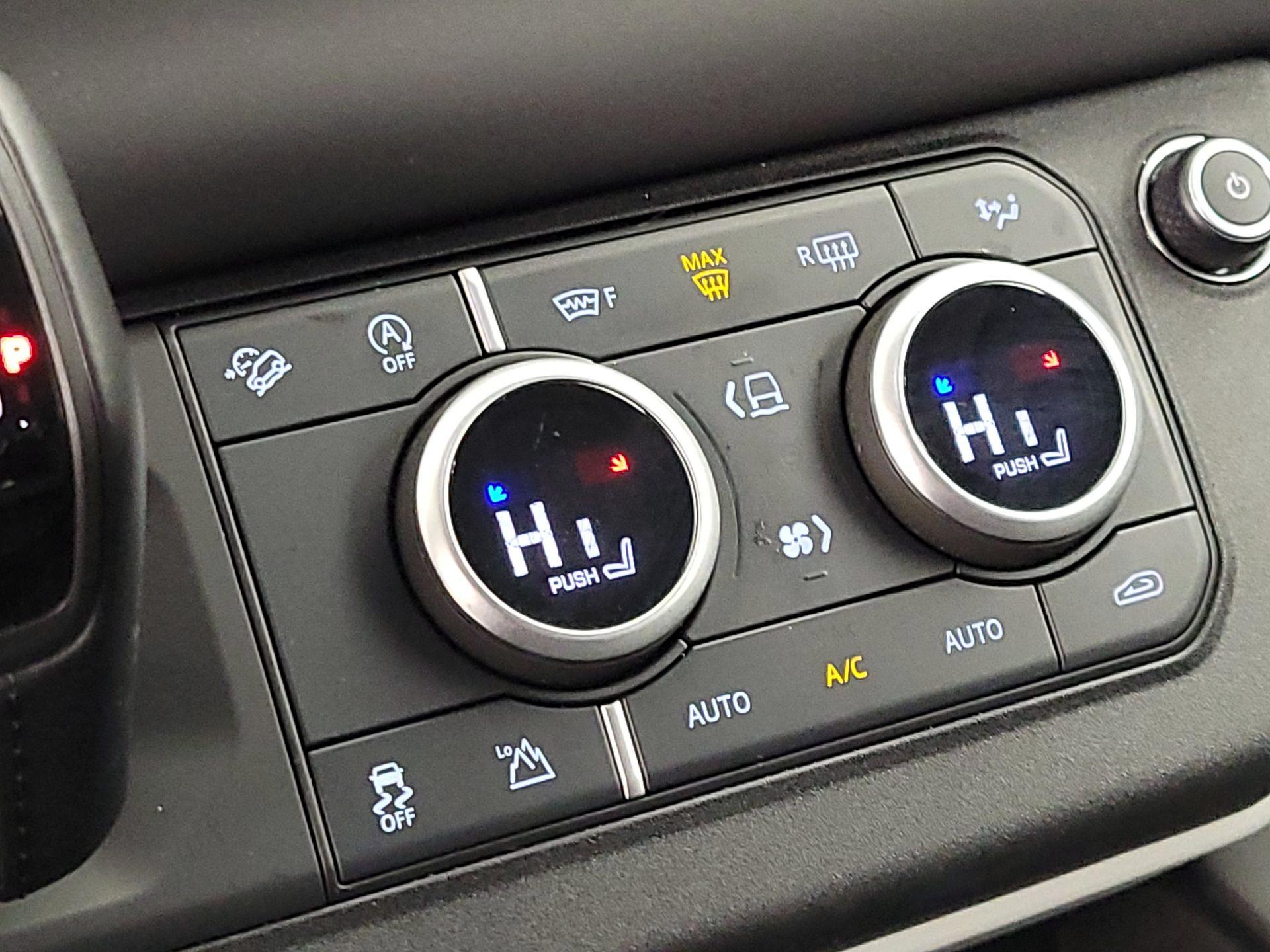 Thumbnail: 2024 Land Rover Defender - 17