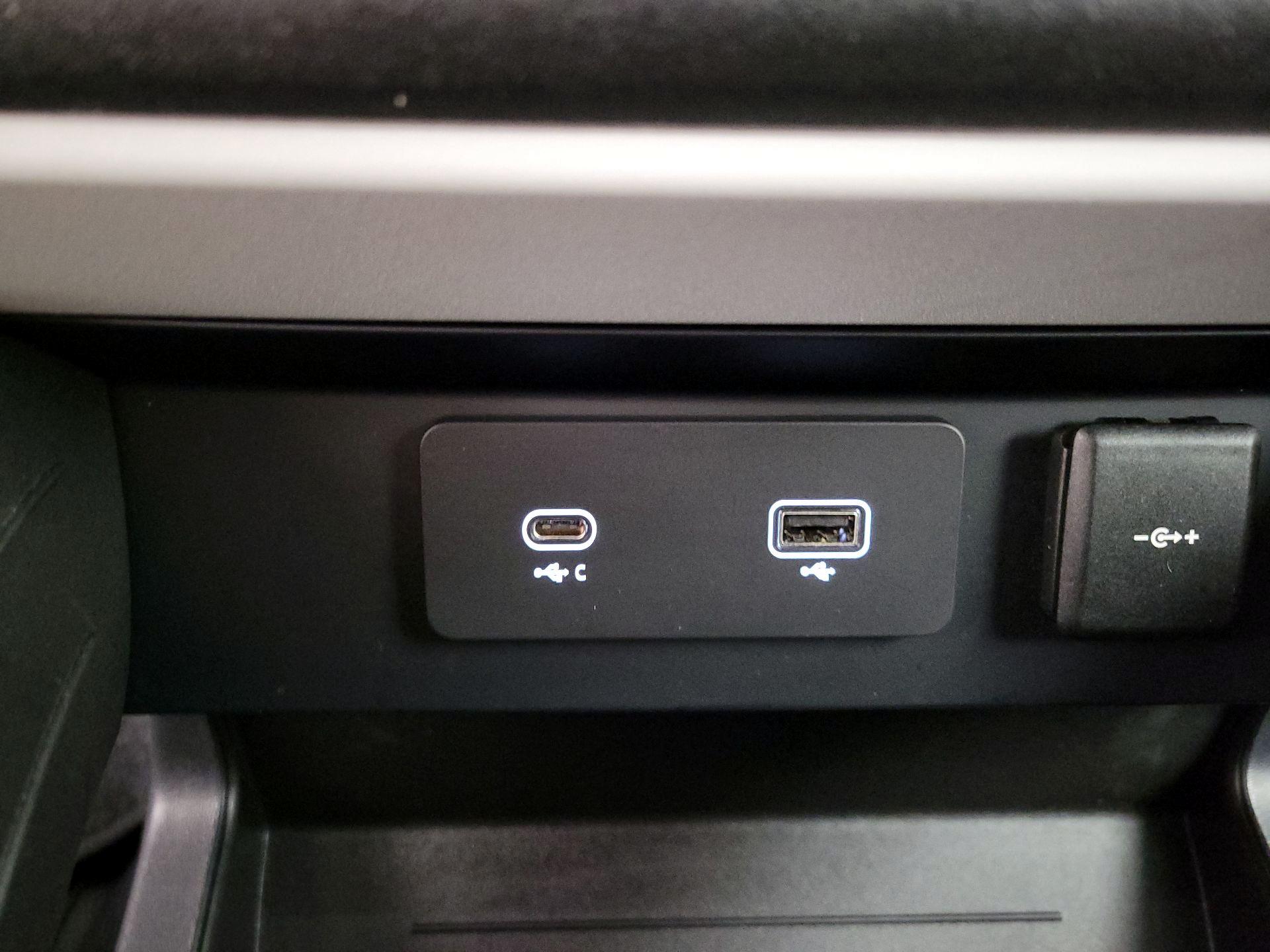 Thumbnail: 2024 Land Rover Defender - 19