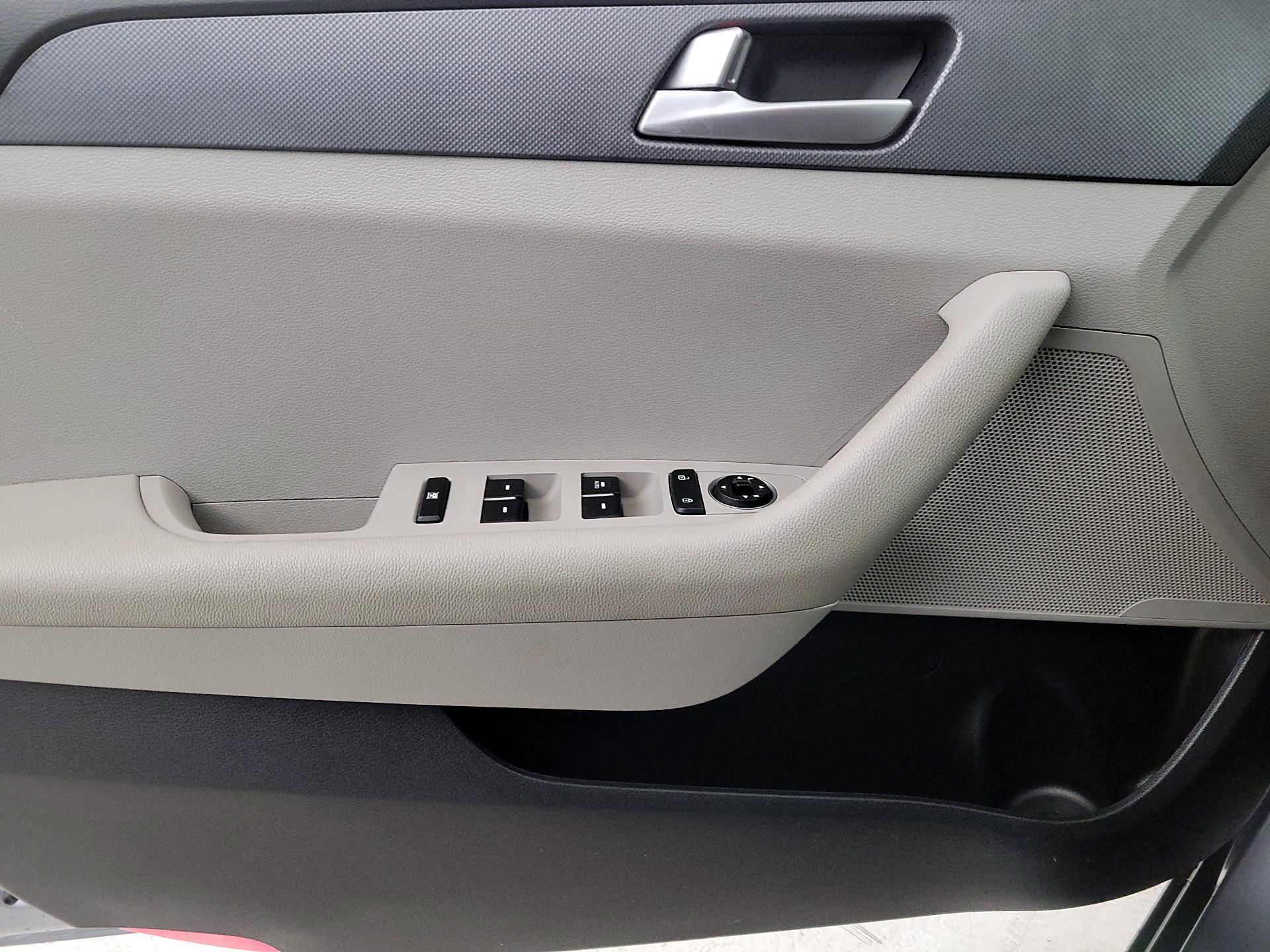 Thumbnail: 2017 Hyundai Sonata - 12