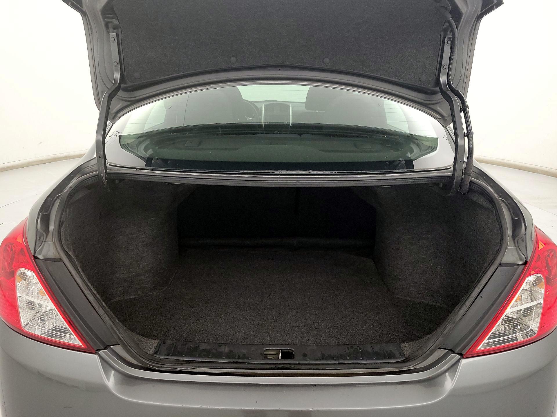 Thumbnail: 2016 Nissan Versa - 17