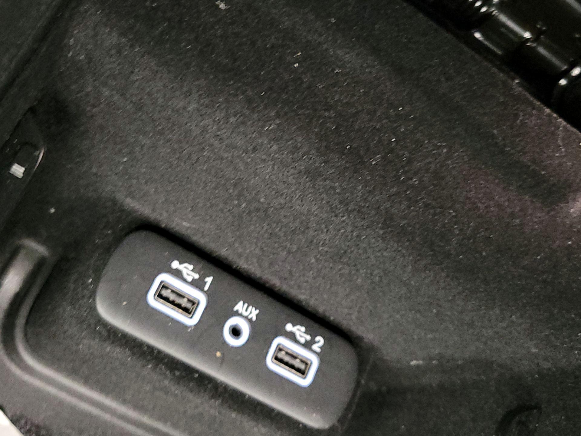 Thumbnail: 2020 Dodge Charger - 18