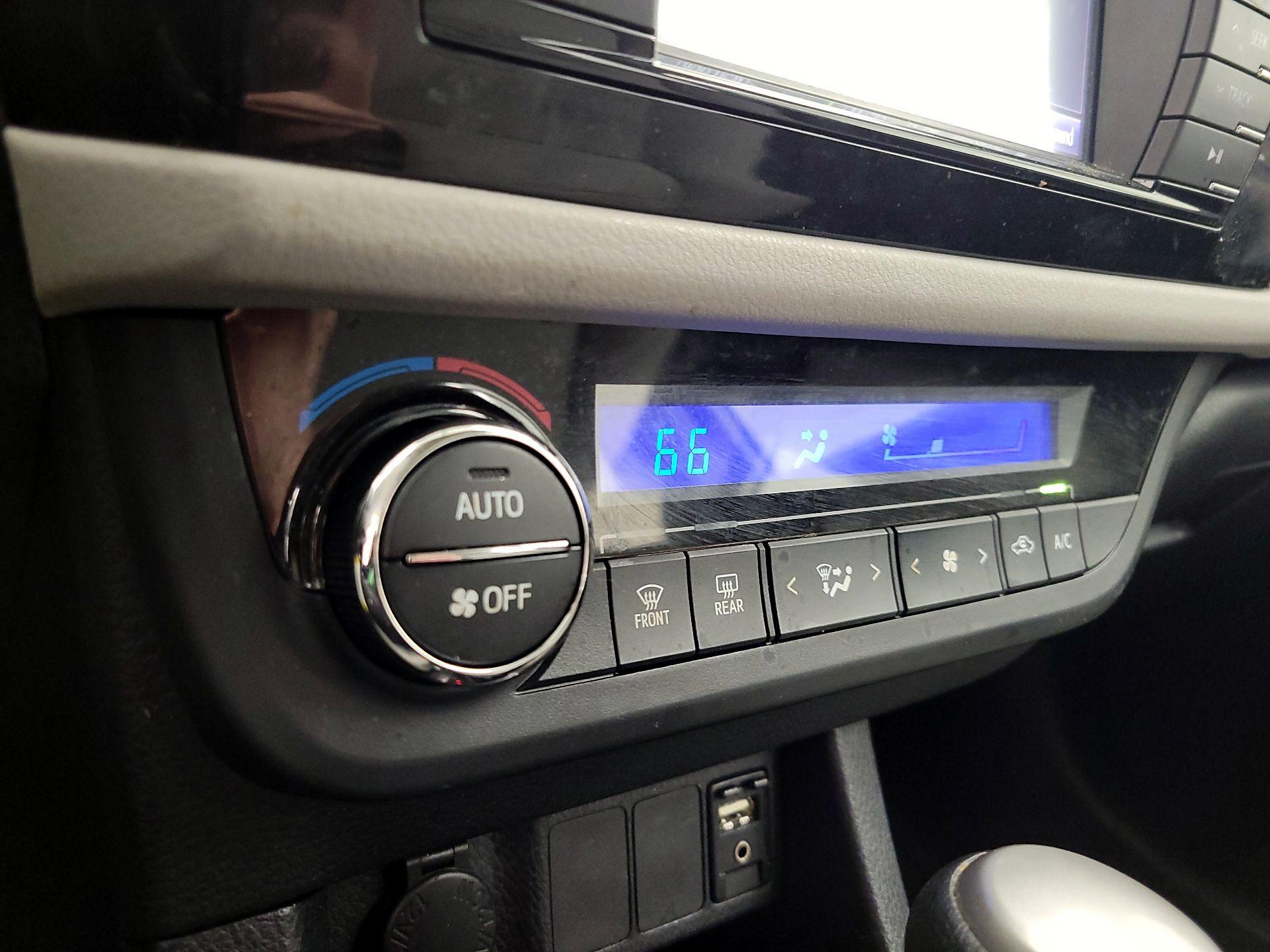 Thumbnail: 2014 Toyota Corolla - 16