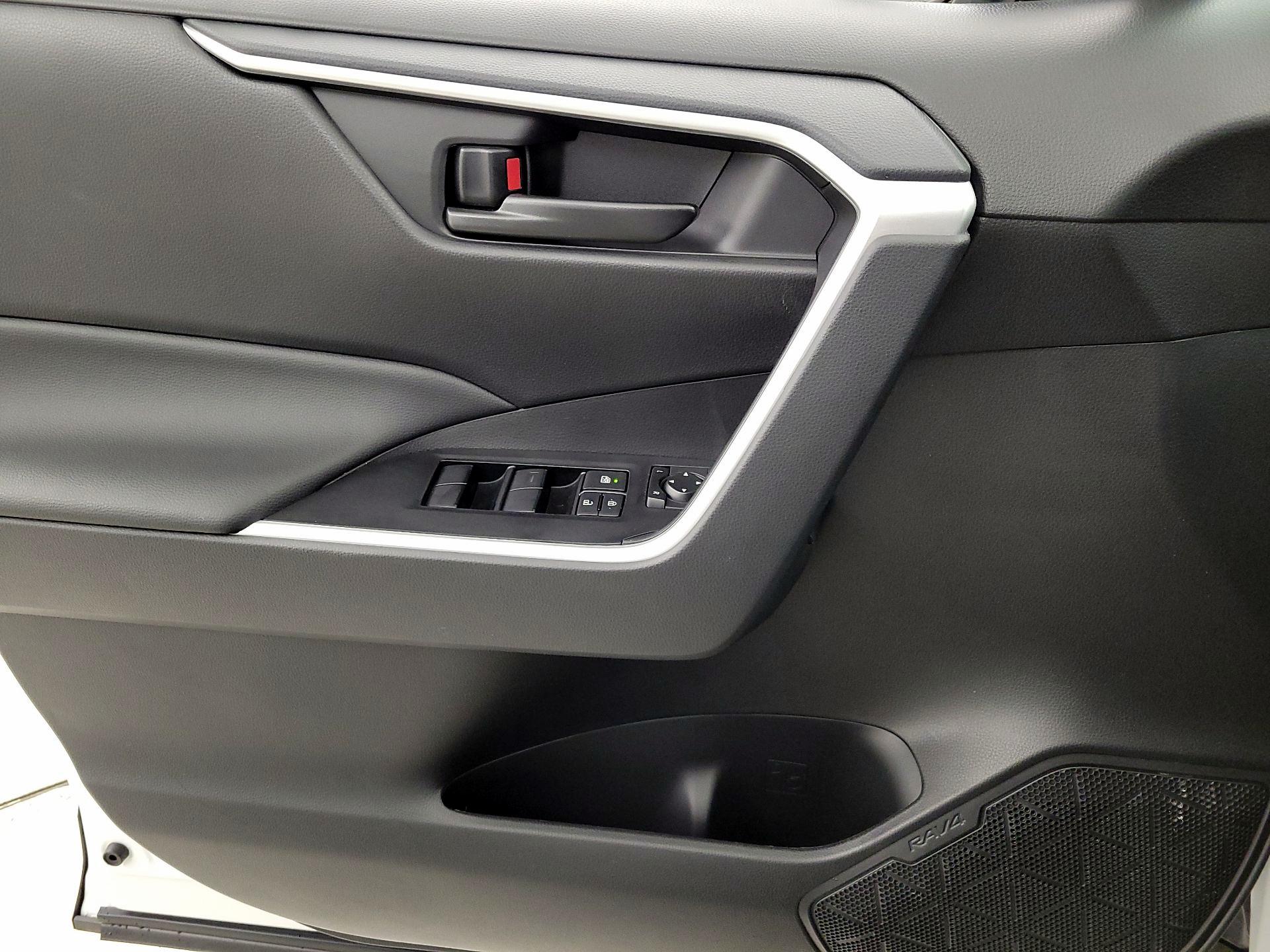 Thumbnail: 2025 Toyota RAV4 - 12