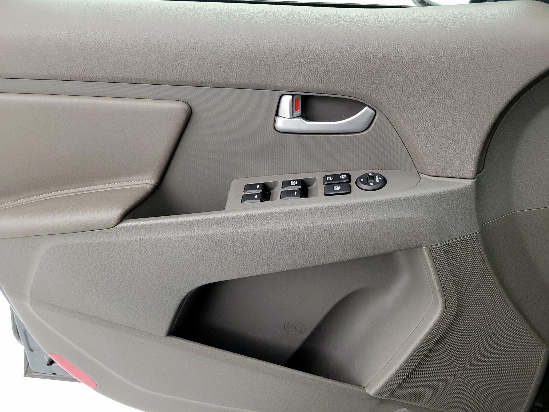 Thumbnail: 2014 Kia Sportage - 12