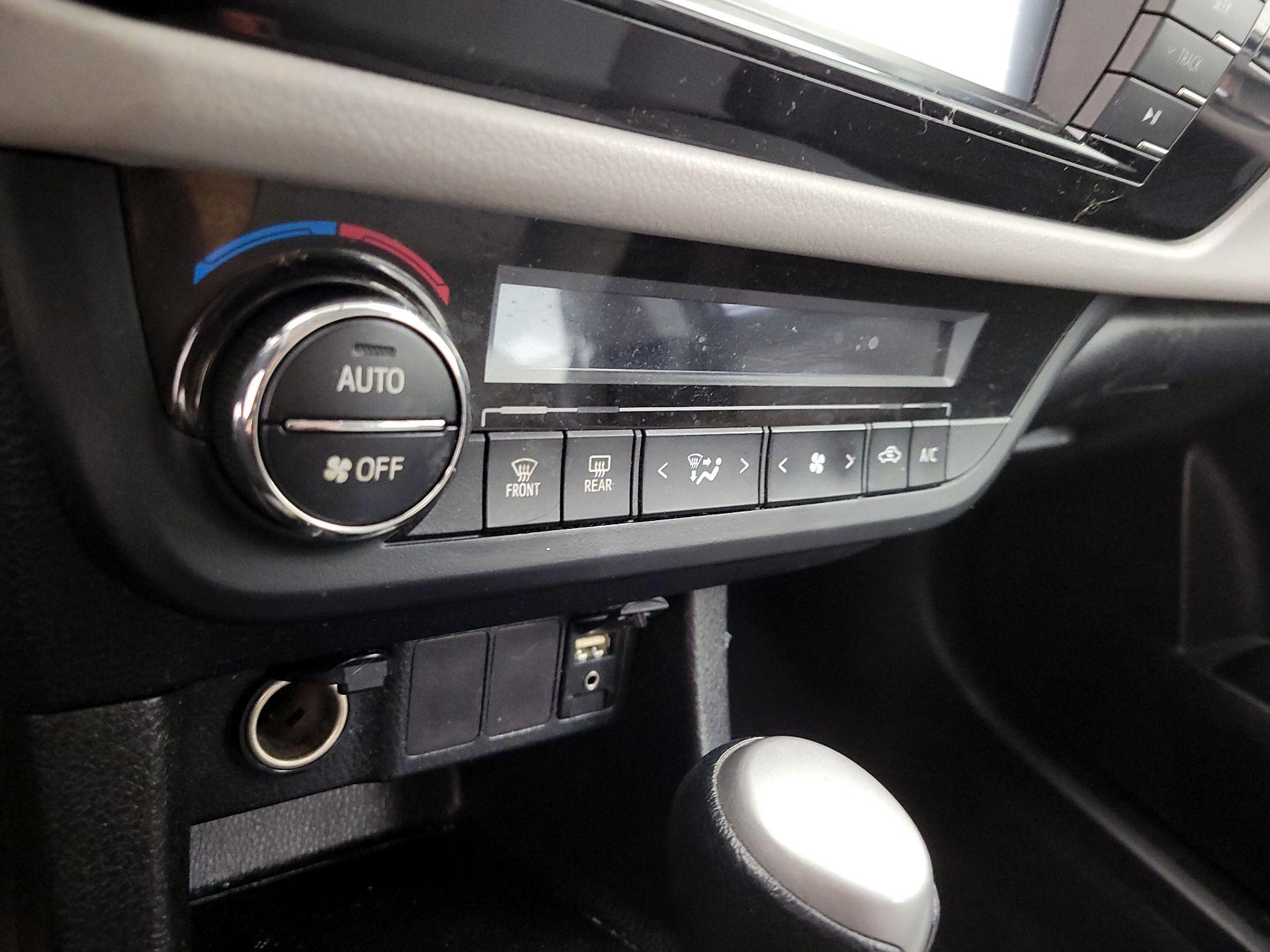 Thumbnail: 2014 Toyota Corolla - 16