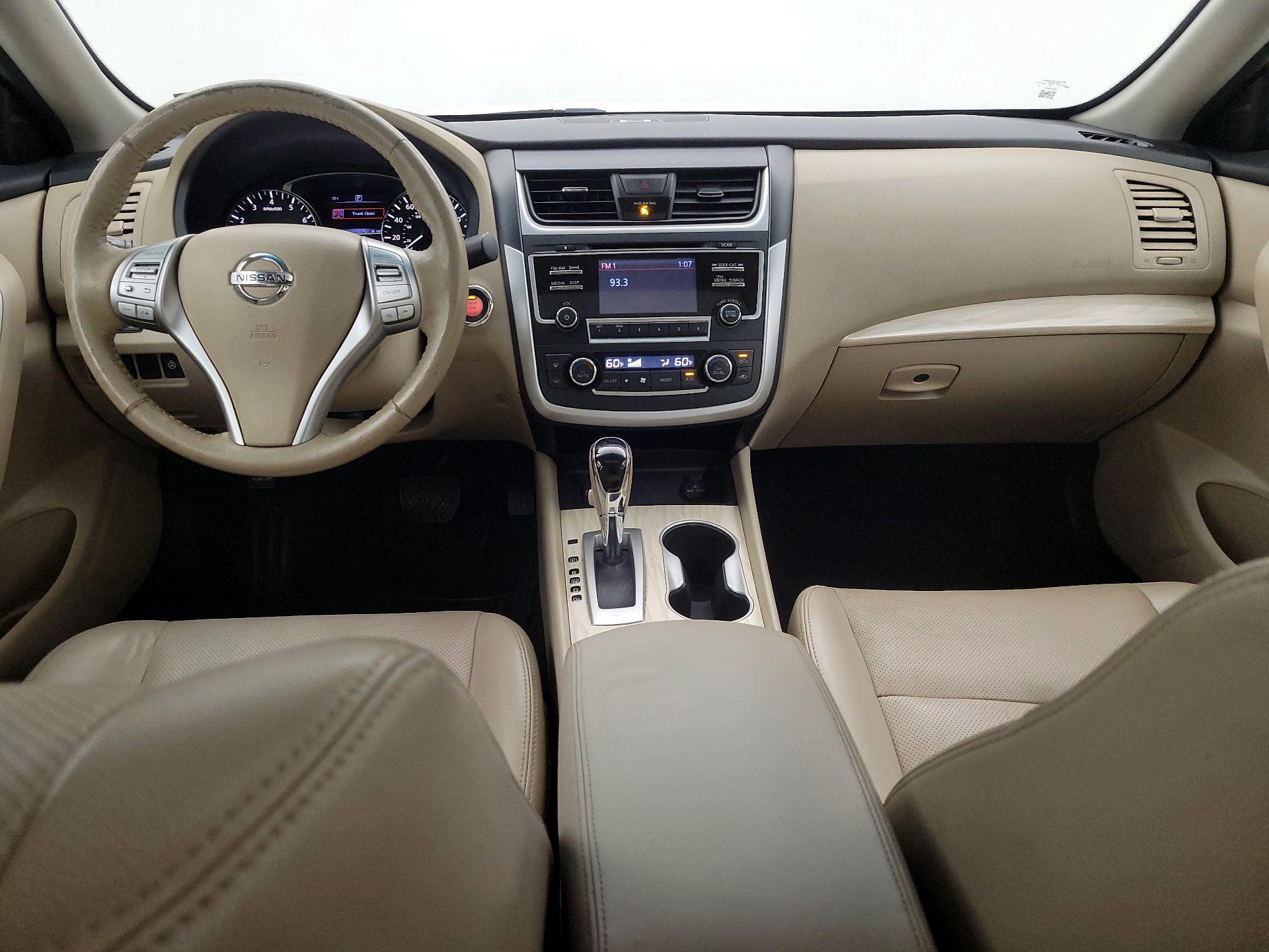 Thumbnail: 2017 Nissan Altima - 9