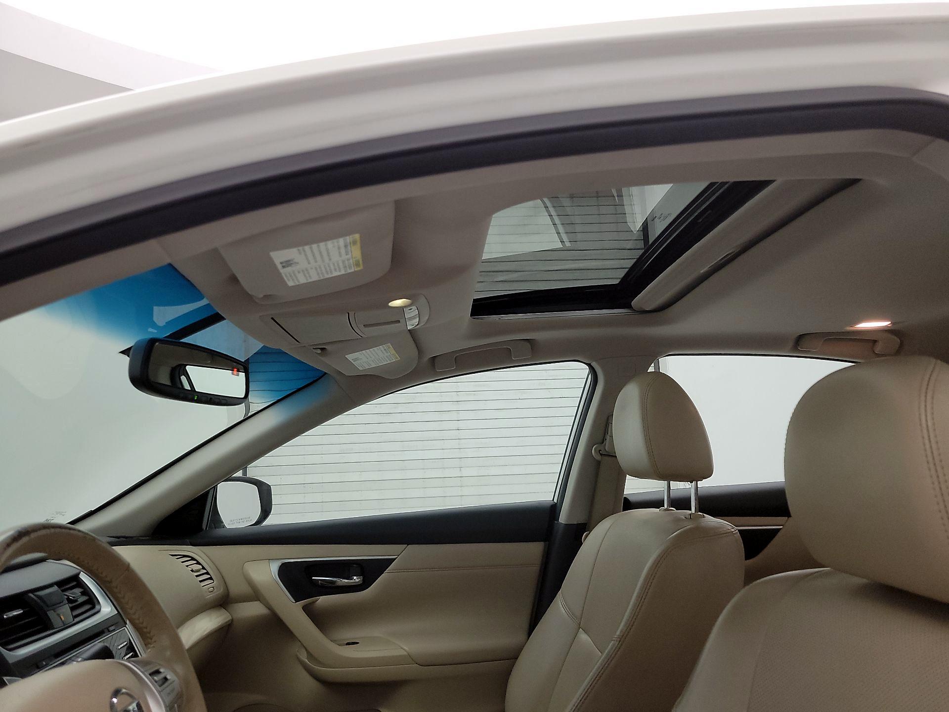Thumbnail: 2017 Nissan Altima - 19