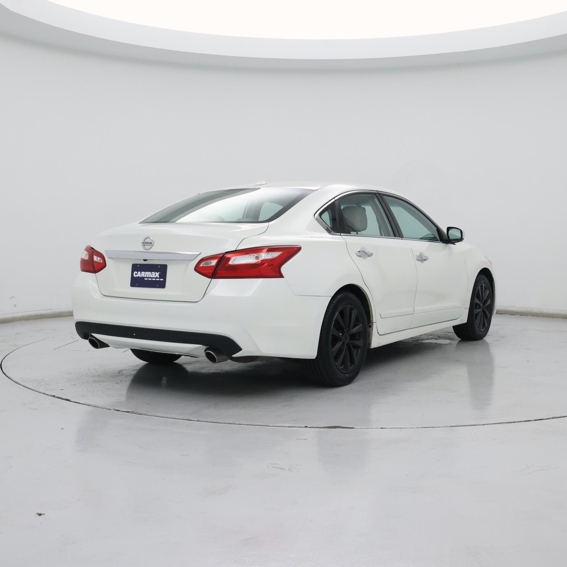 Thumbnail: 2017 Nissan Altima - 8
