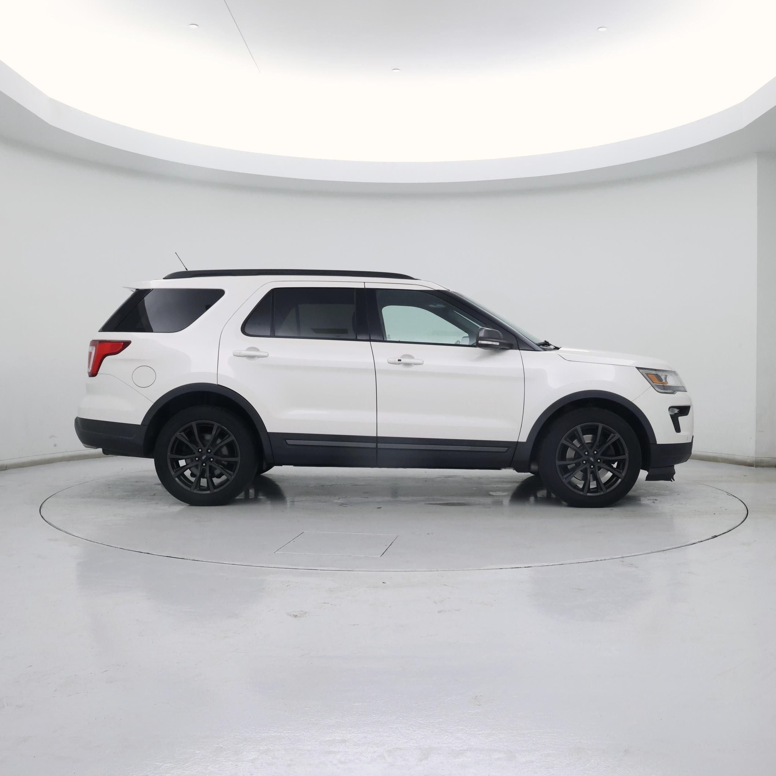 Thumbnail: 2018 Ford Explorer - 7