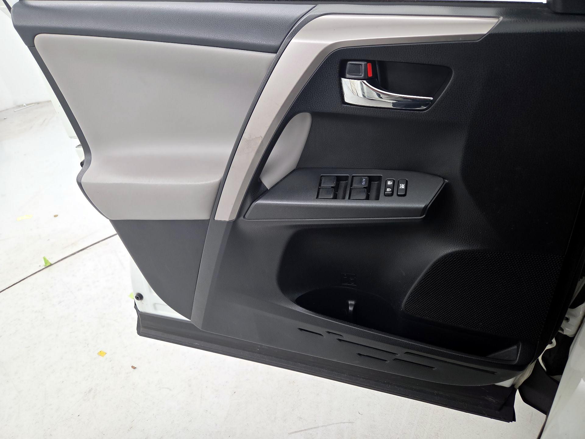 Thumbnail: 2017 Toyota RAV4 - 12