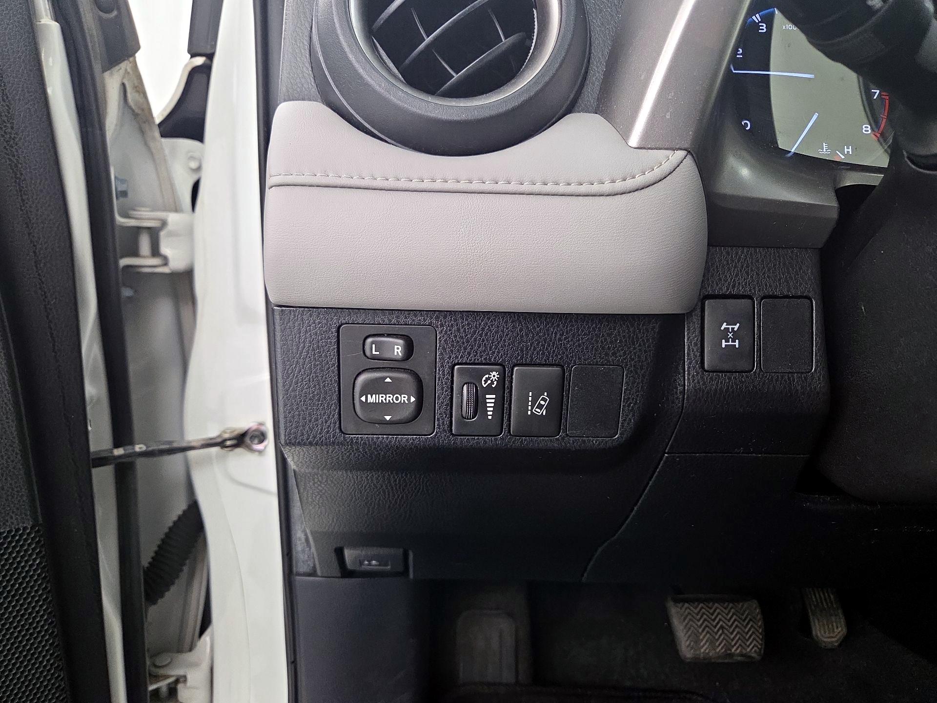 Thumbnail: 2017 Toyota RAV4 - 13