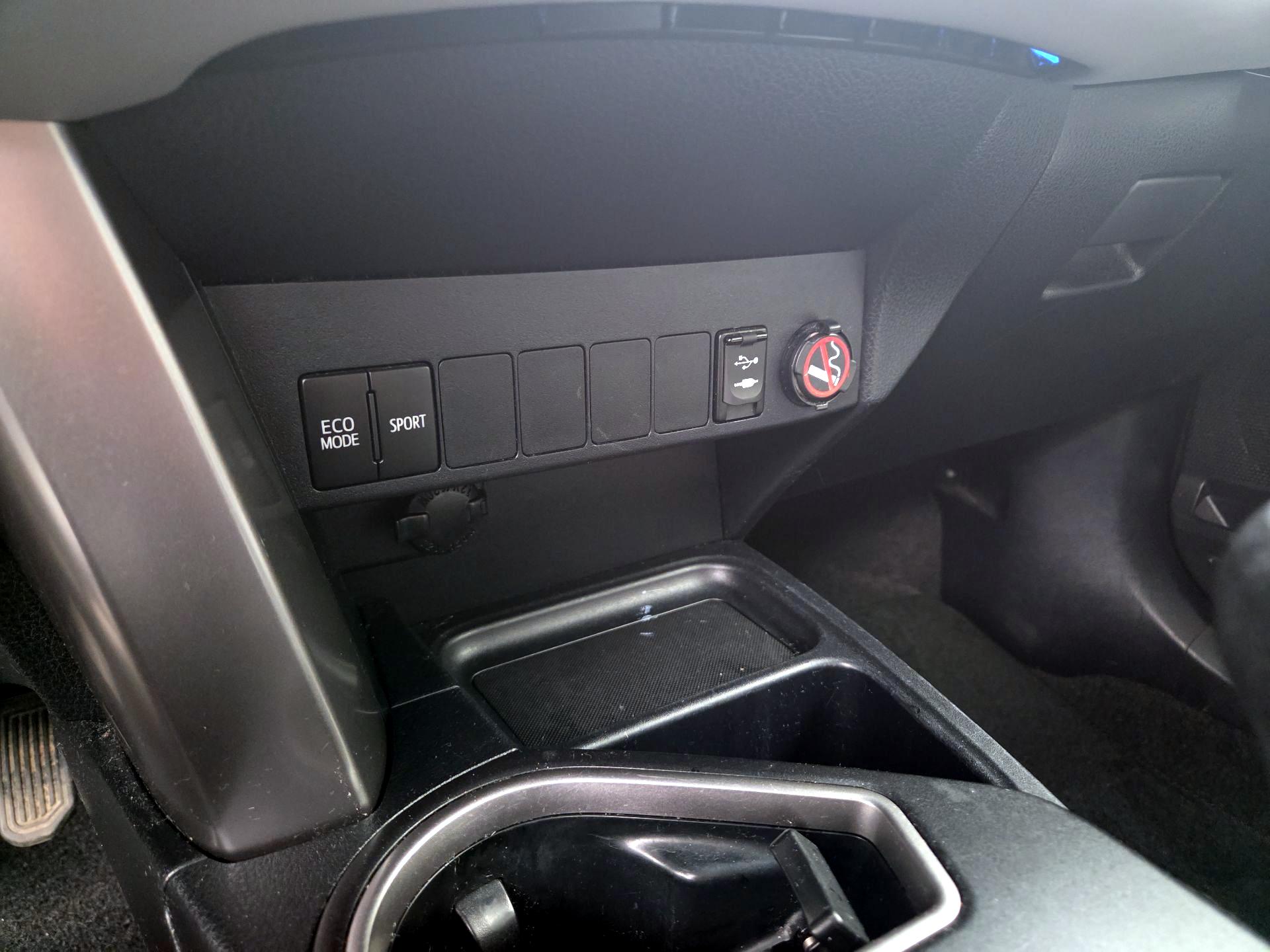 Thumbnail: 2017 Toyota RAV4 - 18