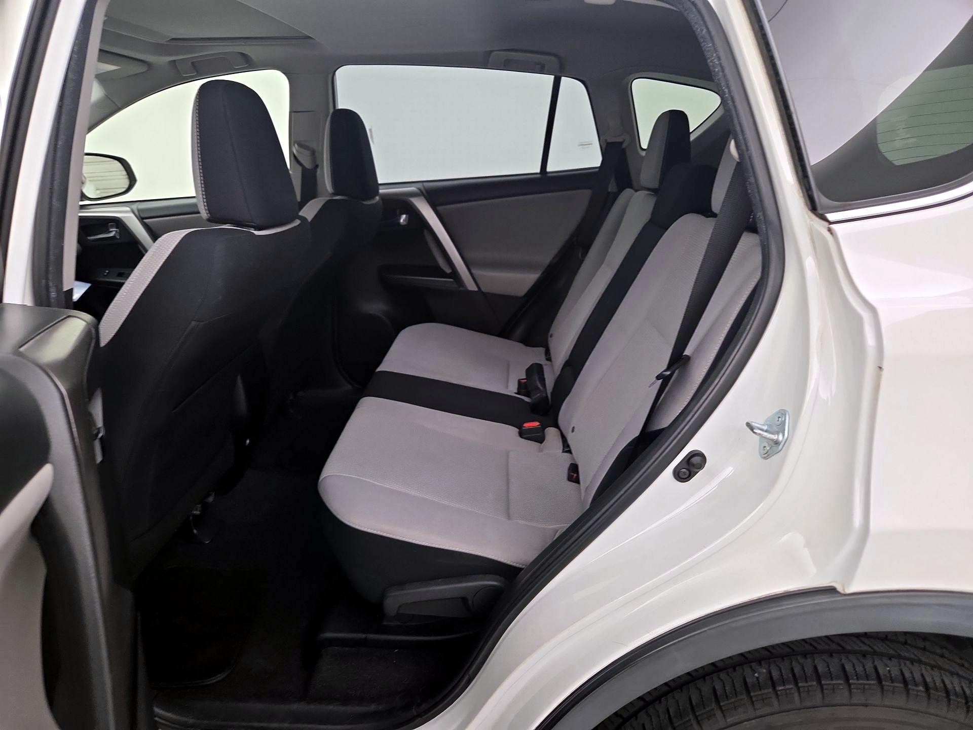 Thumbnail: 2017 Toyota RAV4 - 20