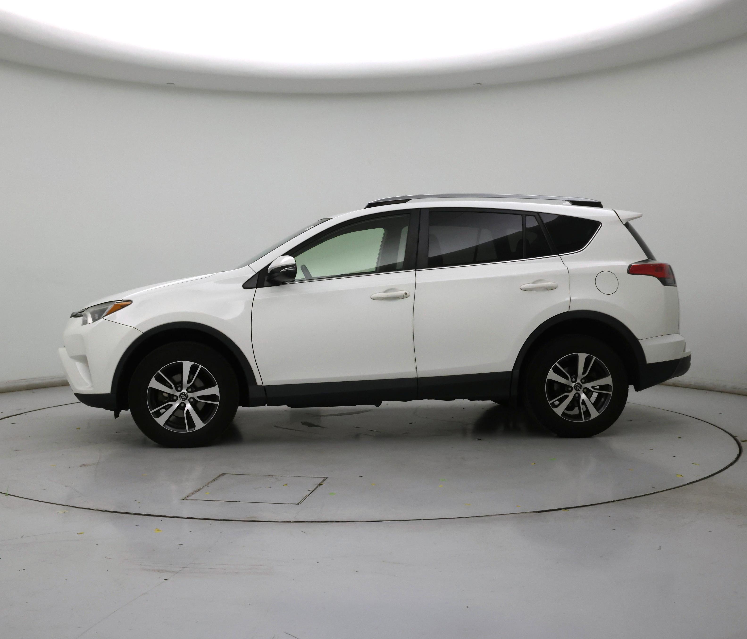 Thumbnail: 2017 Toyota RAV4 - 3