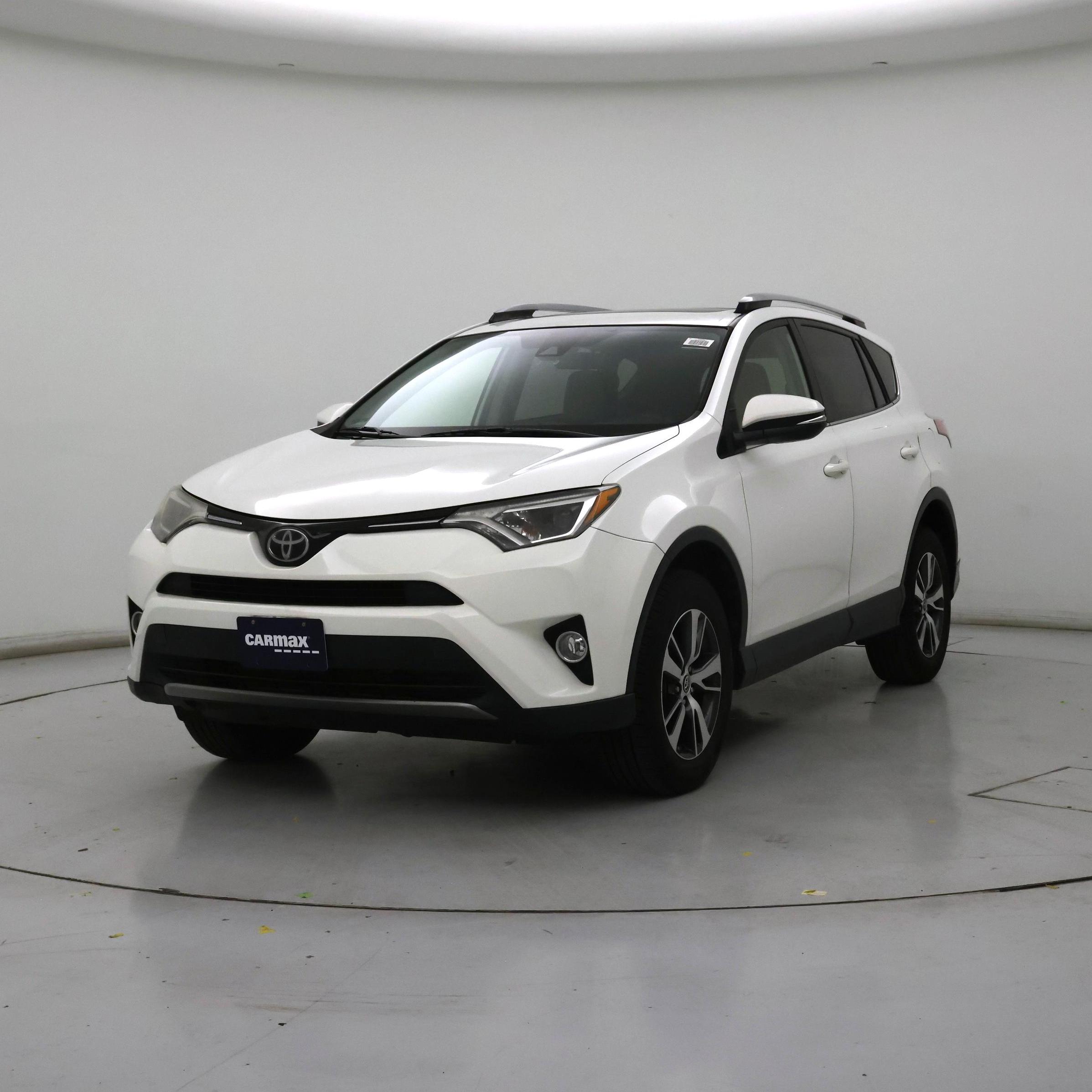 Thumbnail: 2017 Toyota RAV4 - 4