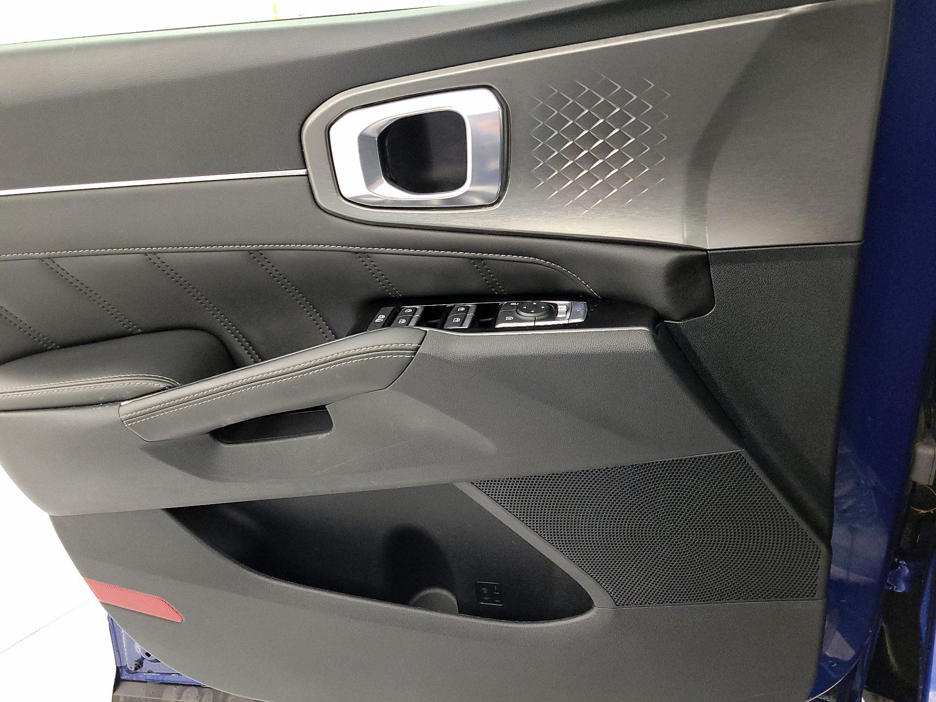 Thumbnail: 2023 Kia Sorento - 12