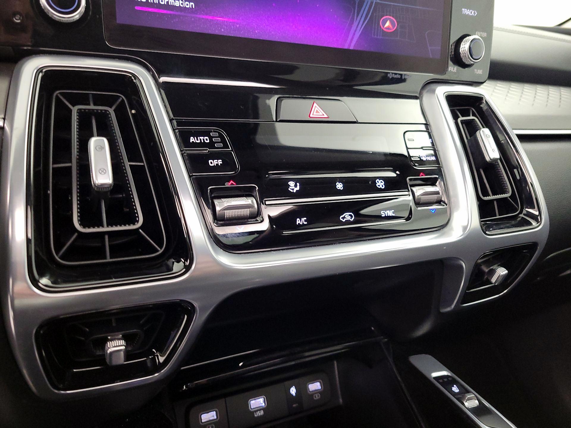 Thumbnail: 2023 Kia Sorento - 18